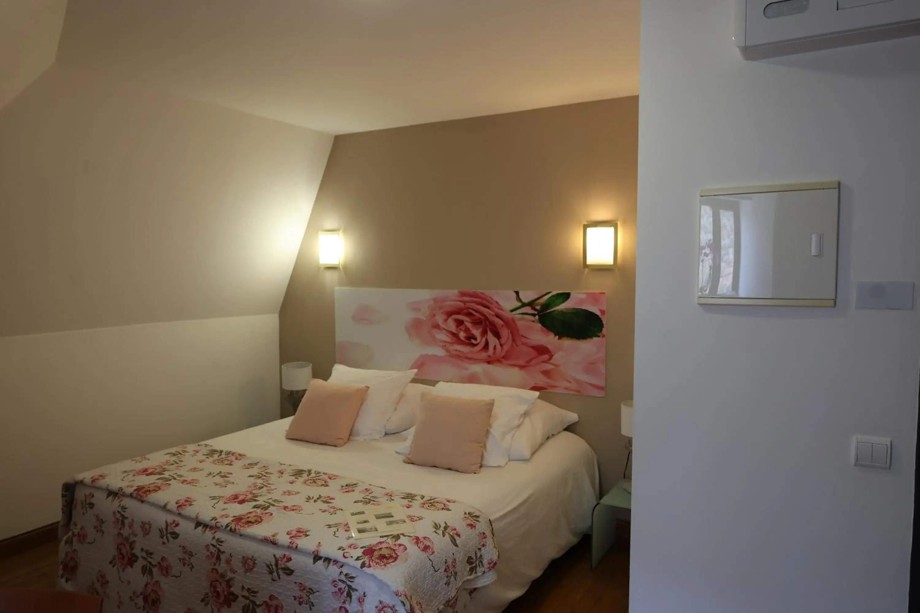 Deluxe Double Room in Château d'Arance Hôtel Restaurant Espace bien-être Deluxe Double Room in Château d'Arance Hôtel Restaurant Espace bien-être