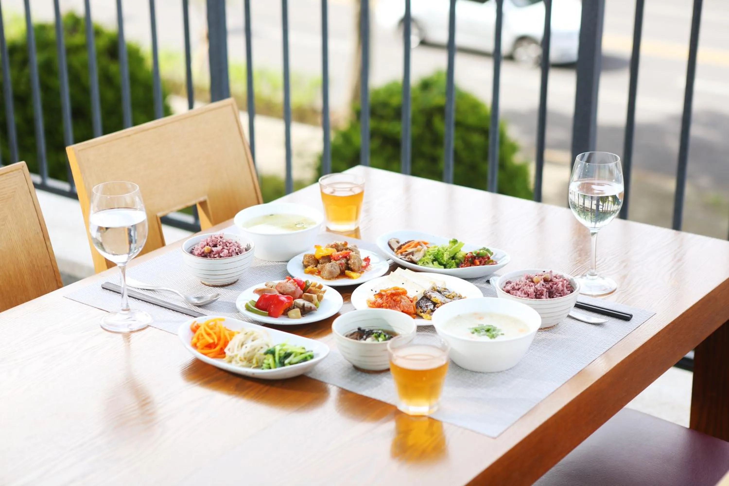 Restaurant/places to eat in Bareve Hotel