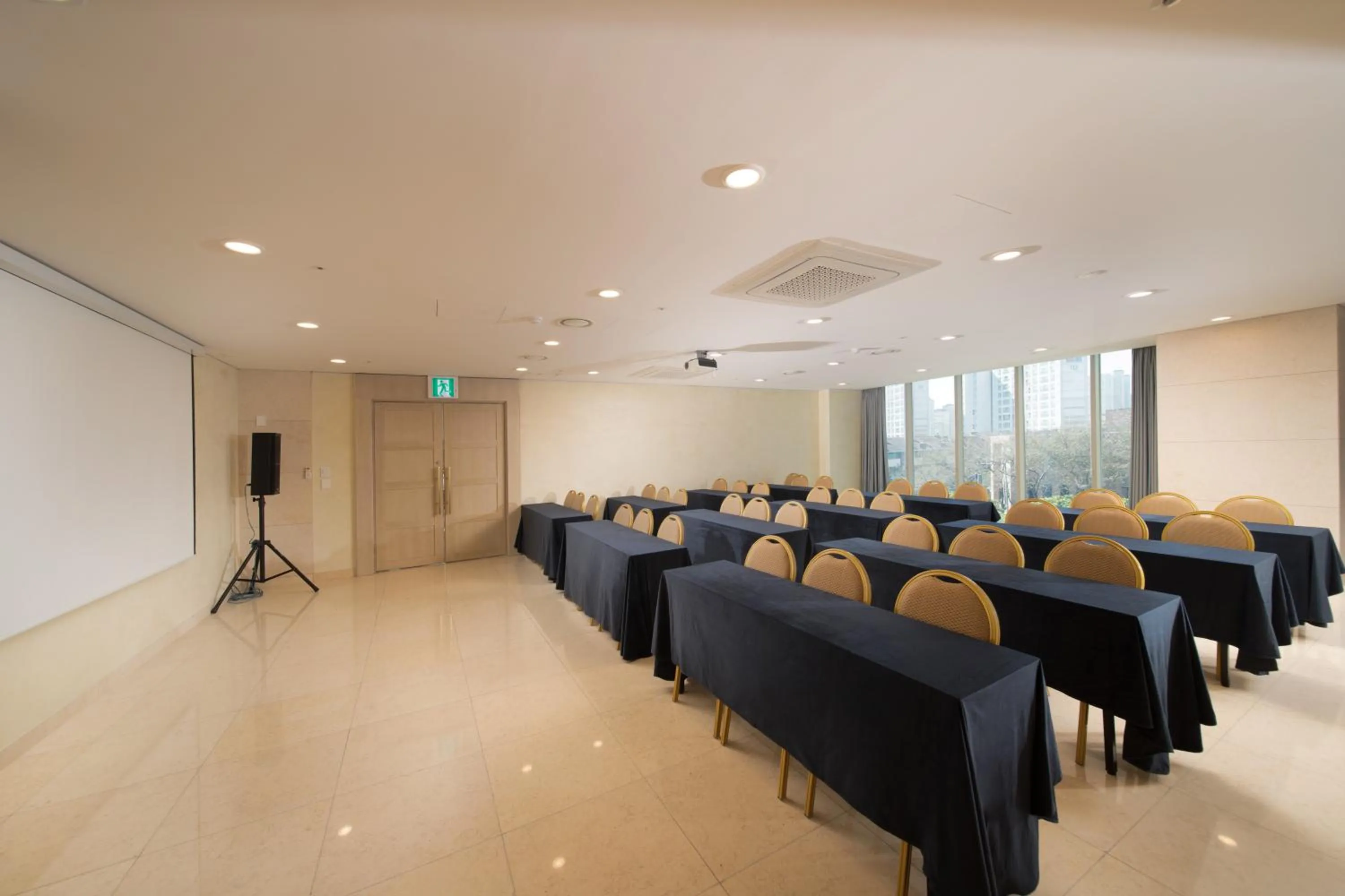 Business facilities in Bareve Hotel