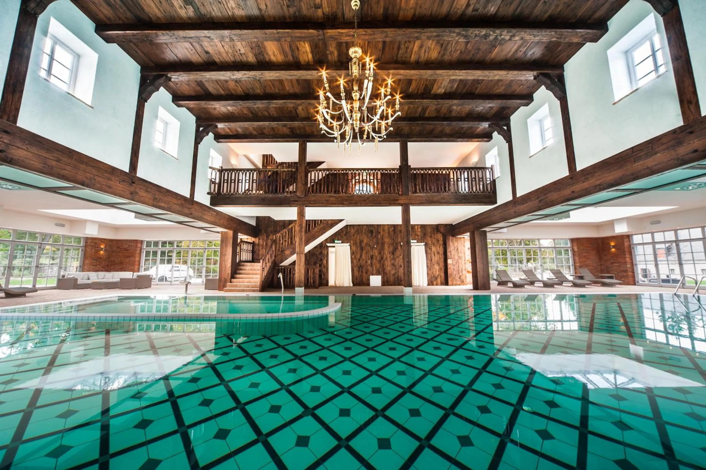Swimming pool in Hotel Palac Staniszow
