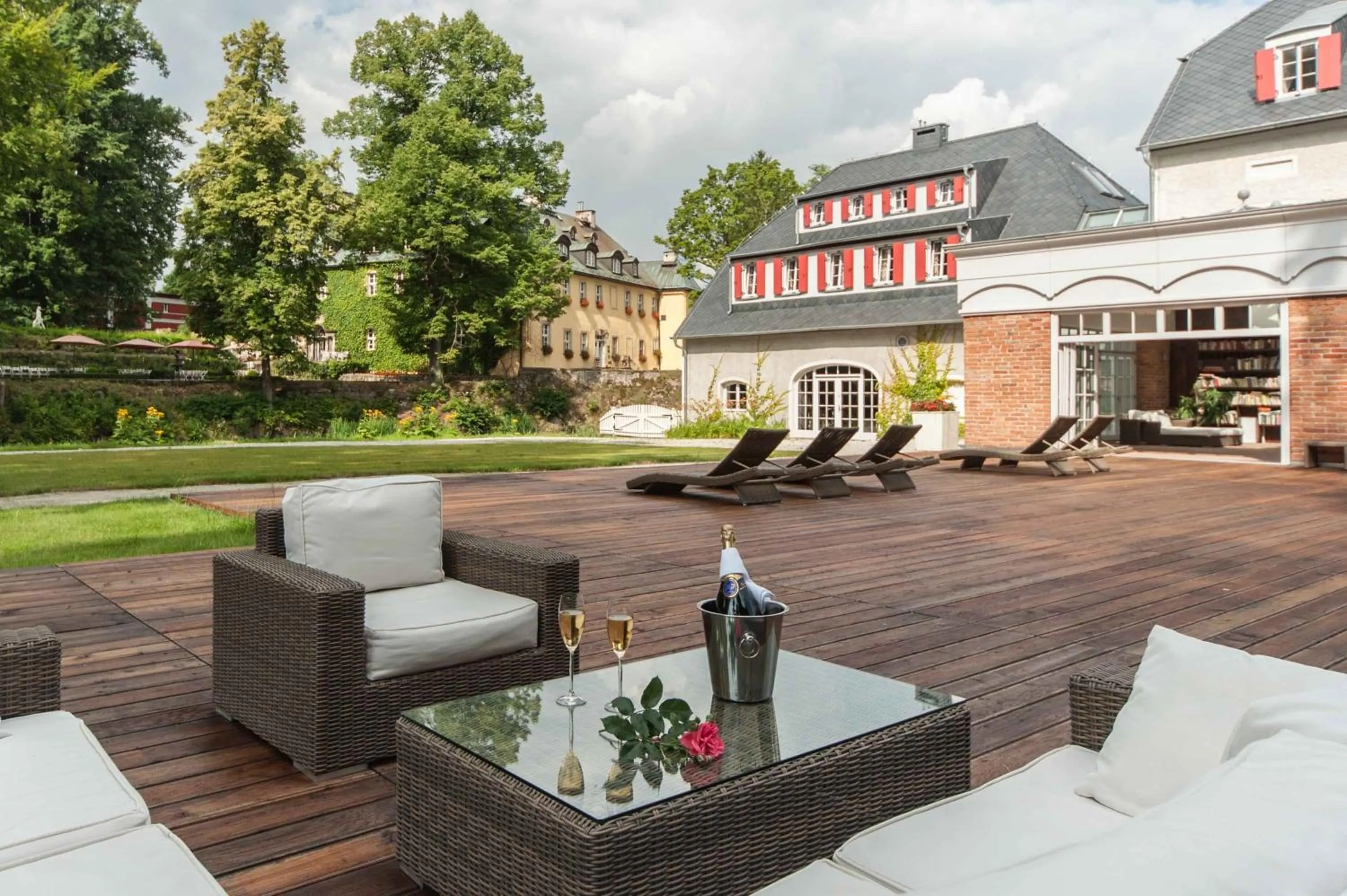 Property building in Hotel Palac Staniszow