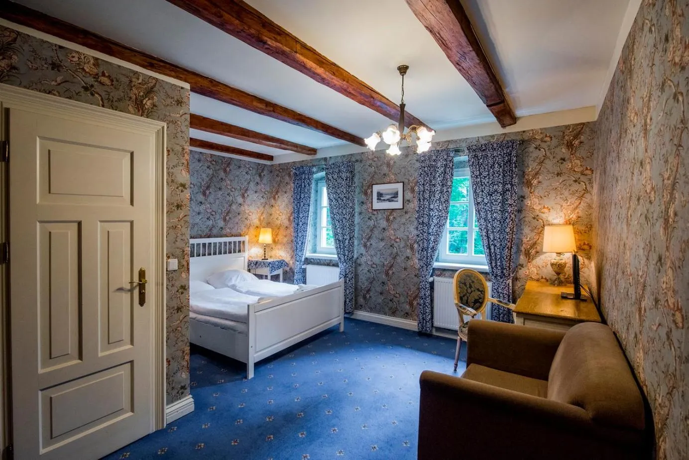 Shower, Bed in Hotel Palac Staniszow