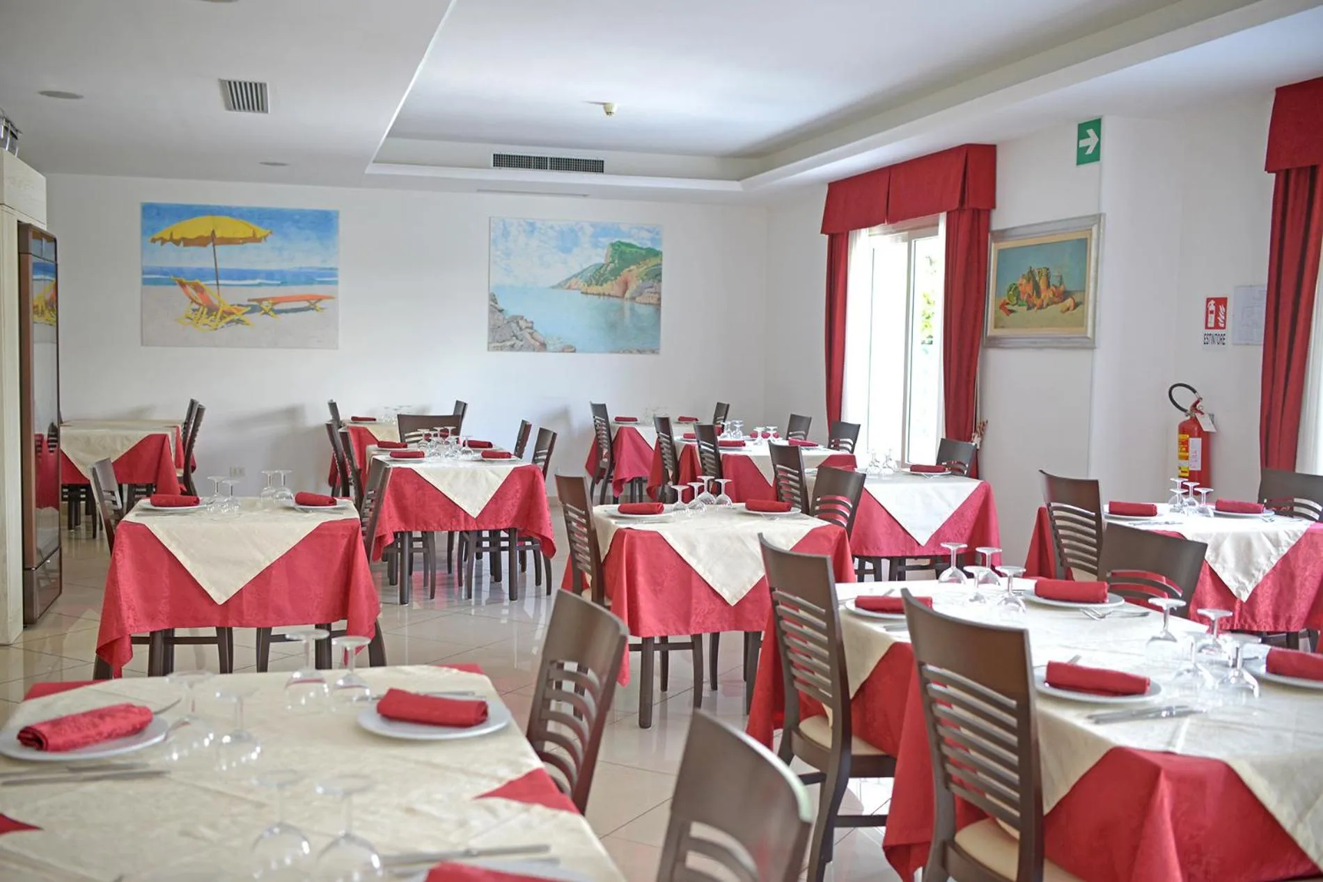 Restaurant/places to eat in HOTEL PIGALLE