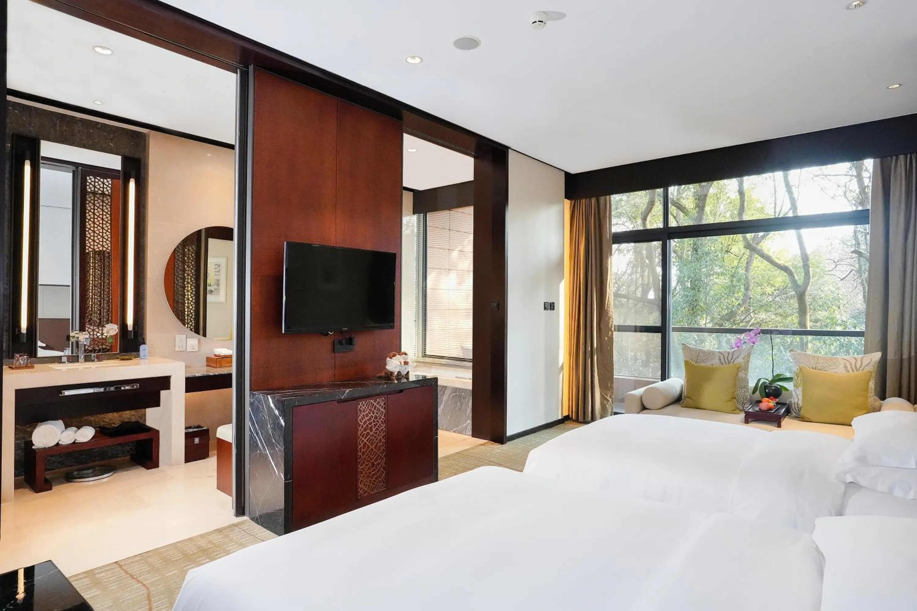 Bed in Millennium Resort Hangzhou