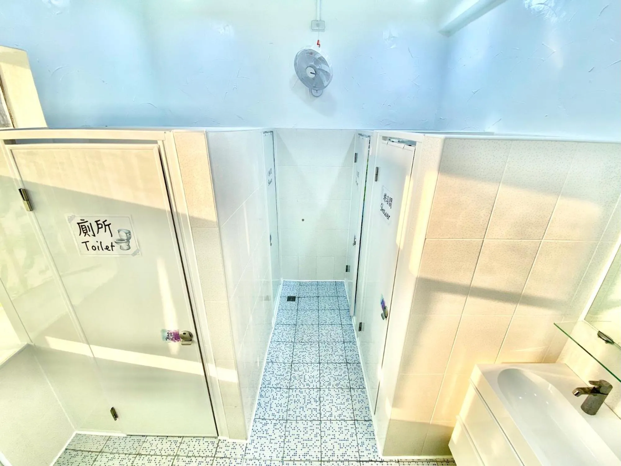 Shower in 澎湖北吉光背包客民宿 Bayhouse Hostel Penghu