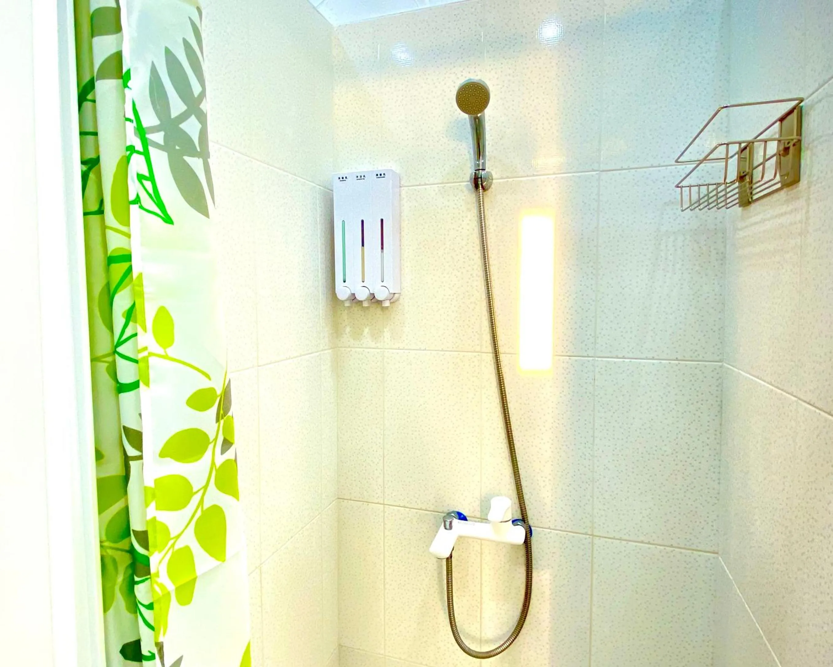Shower in 澎湖北吉光背包客民宿 Bayhouse Hostel Penghu