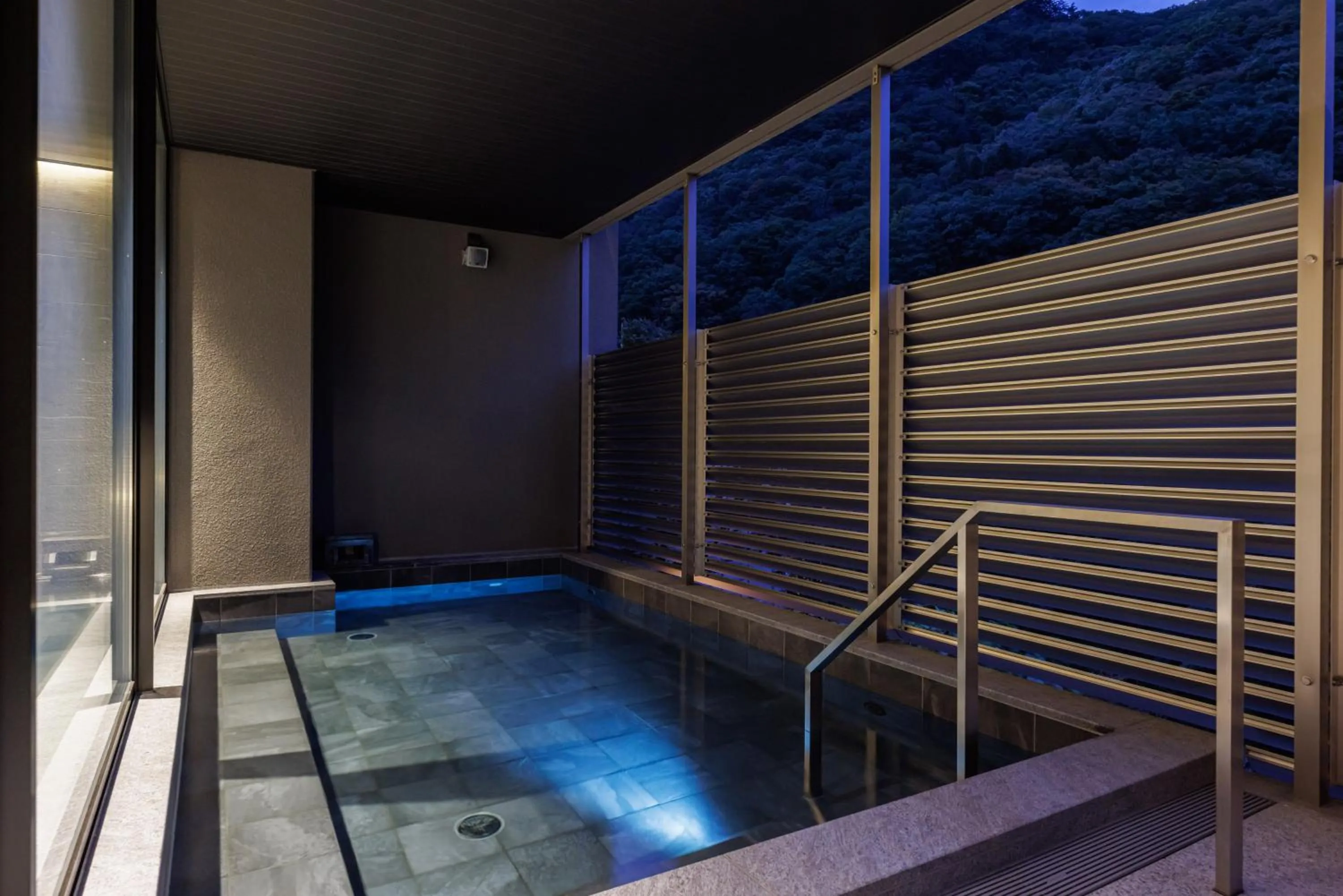 Open Air Bath in Minakami Onsen Aratashi Minakami