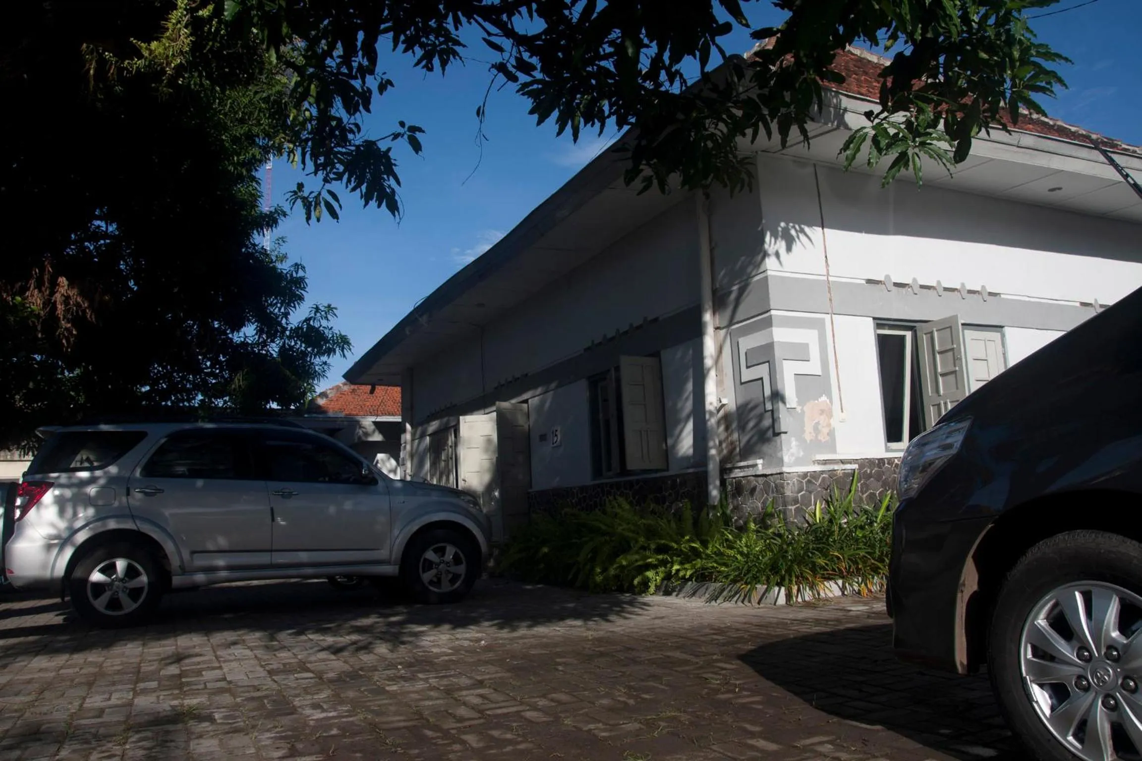 Property building in Ndalem Mantrigawen