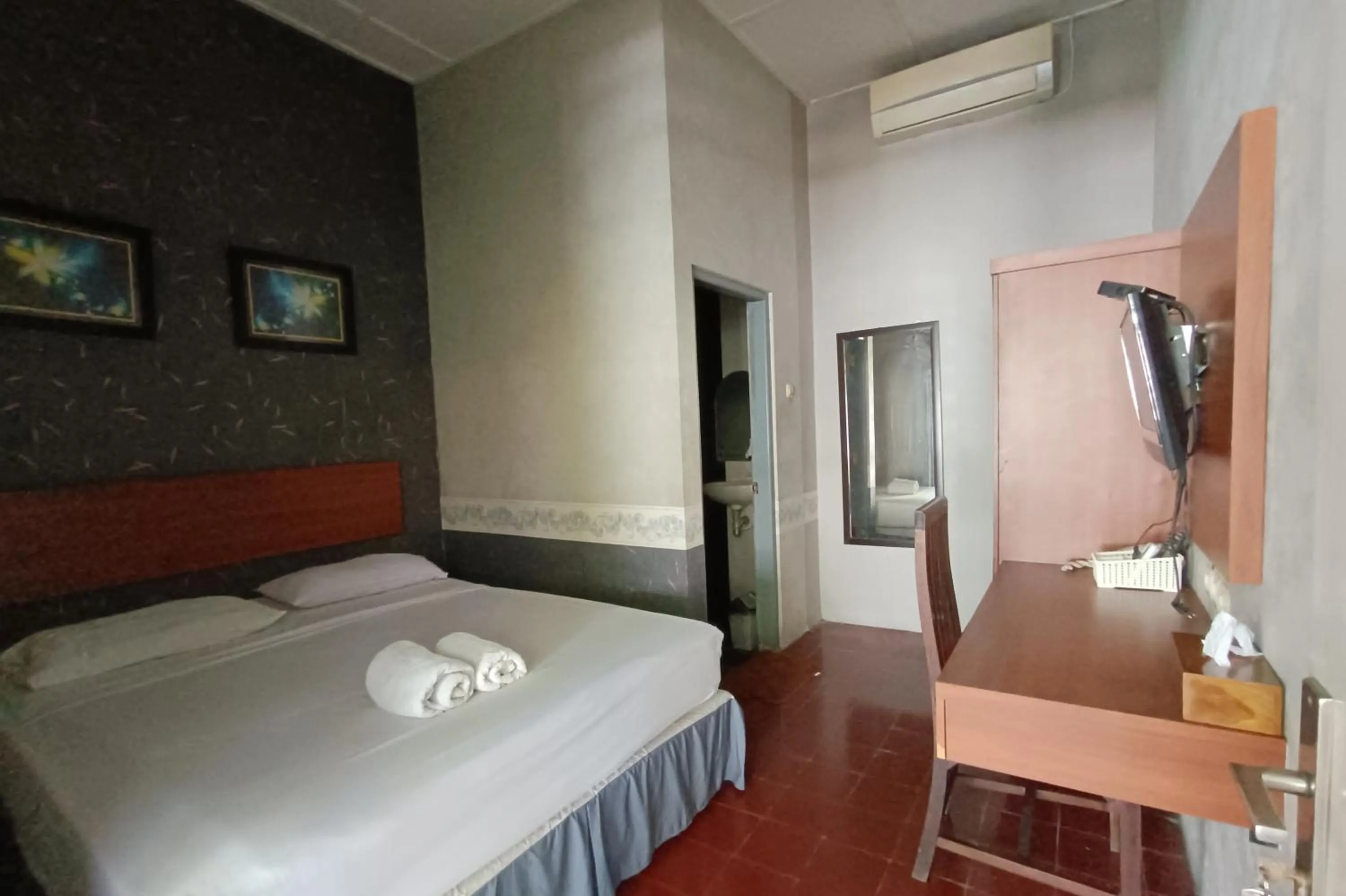 Bedroom, Bed in Ndalem Mantrigawen