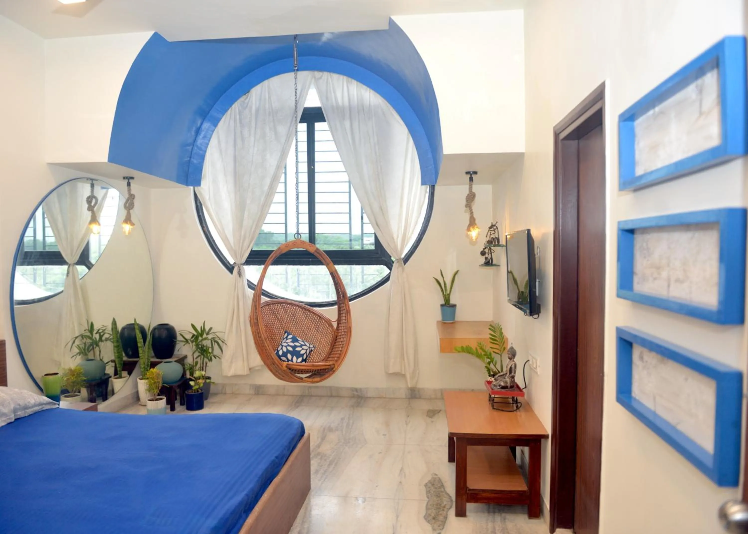 Seating area, Bed in Paradise Homestay Civil Lines