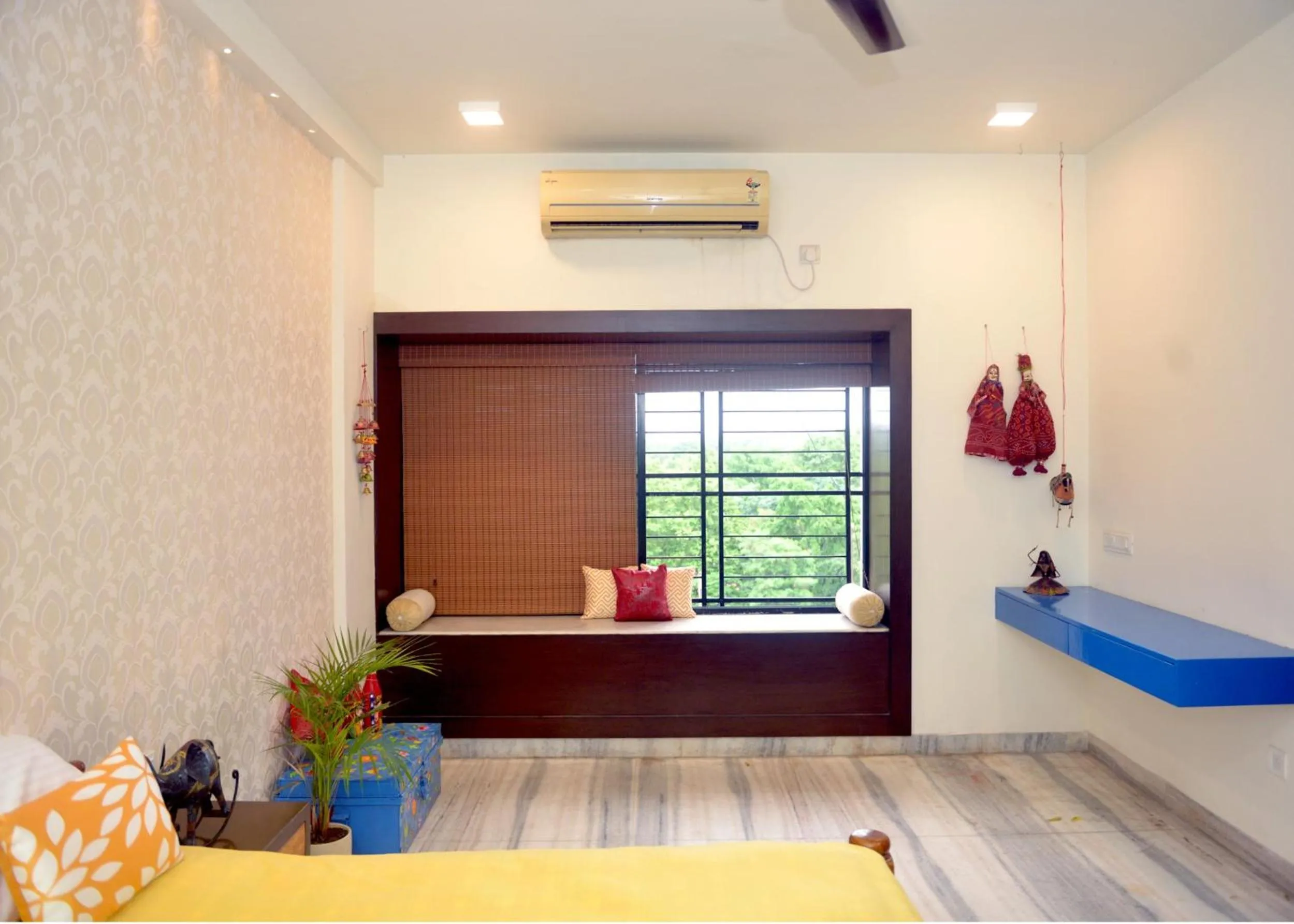 Seating area, Bed in Paradise Homestay Civil Lines