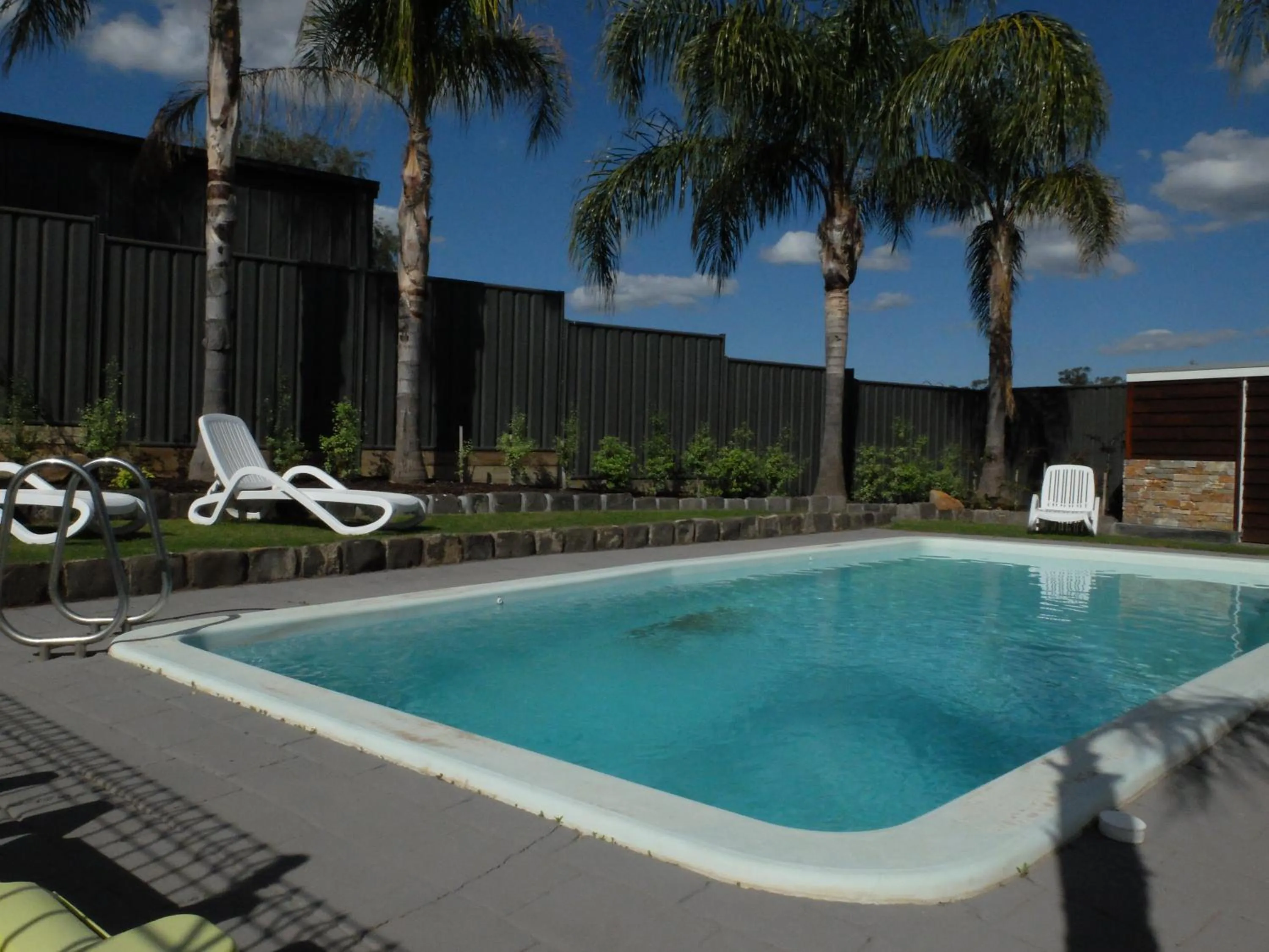 Swimming pool in Barooga River Gums Motor Inn