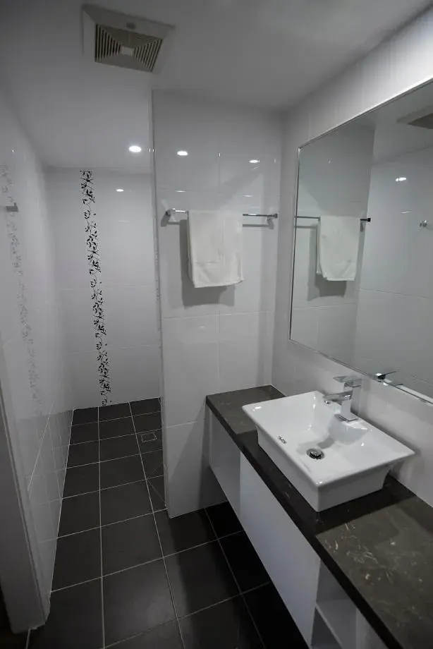 Executive King Room in Astro Dish Motor Inn Executive King Room in Astro Dish Motor Inn