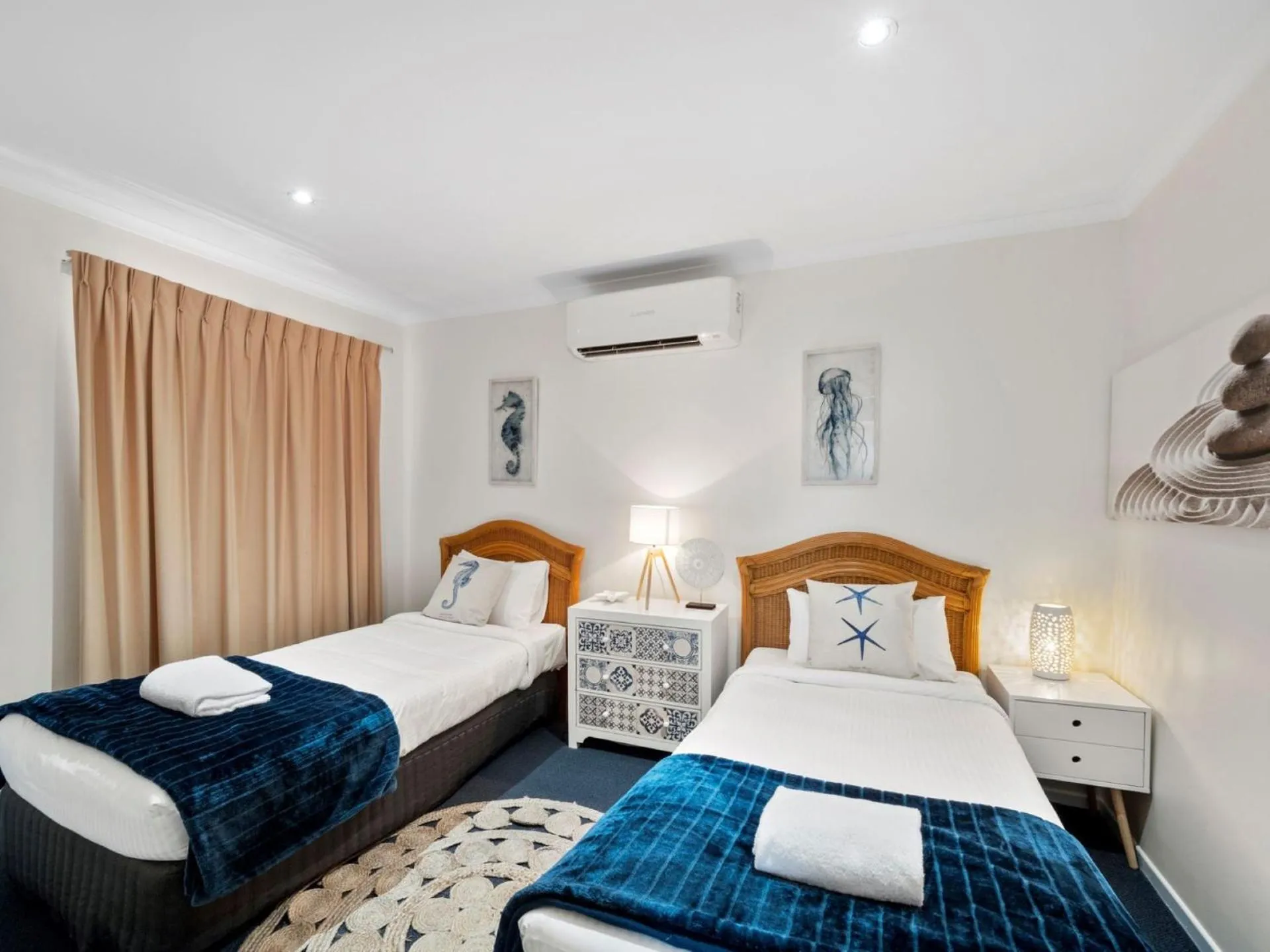 Bed in Salt on Sapphire