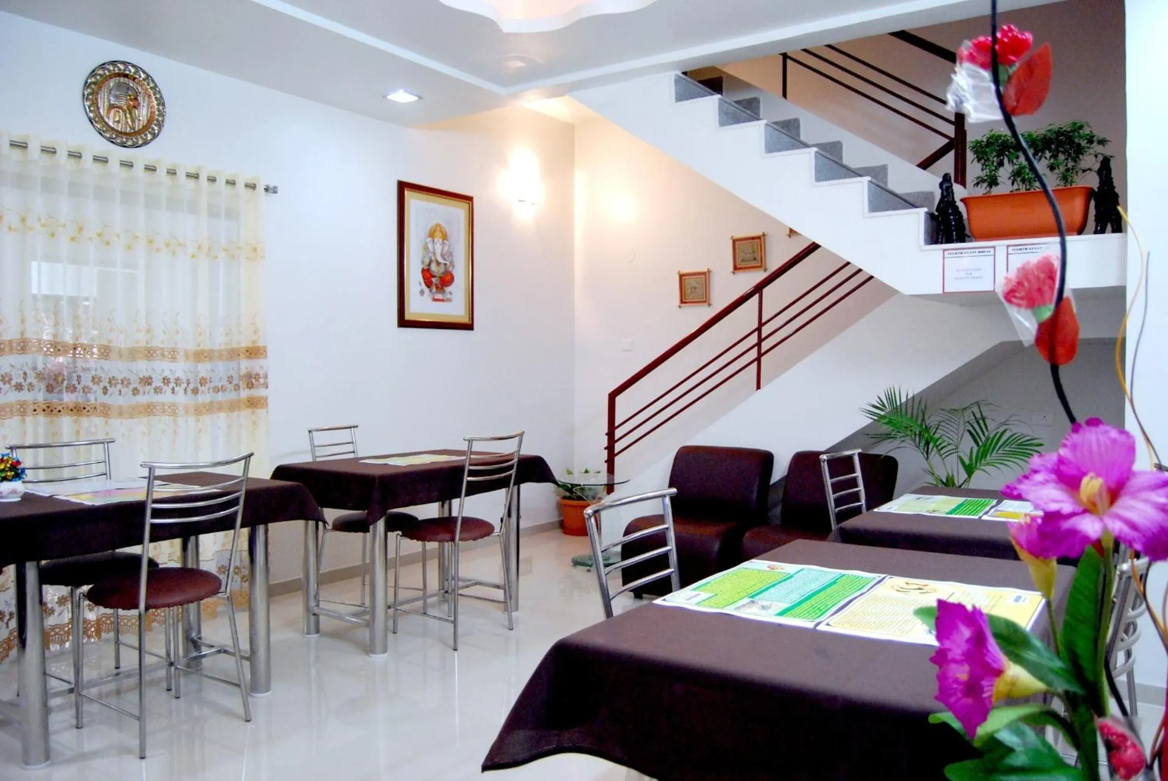 Restaurant/places to eat in Teerth Villa