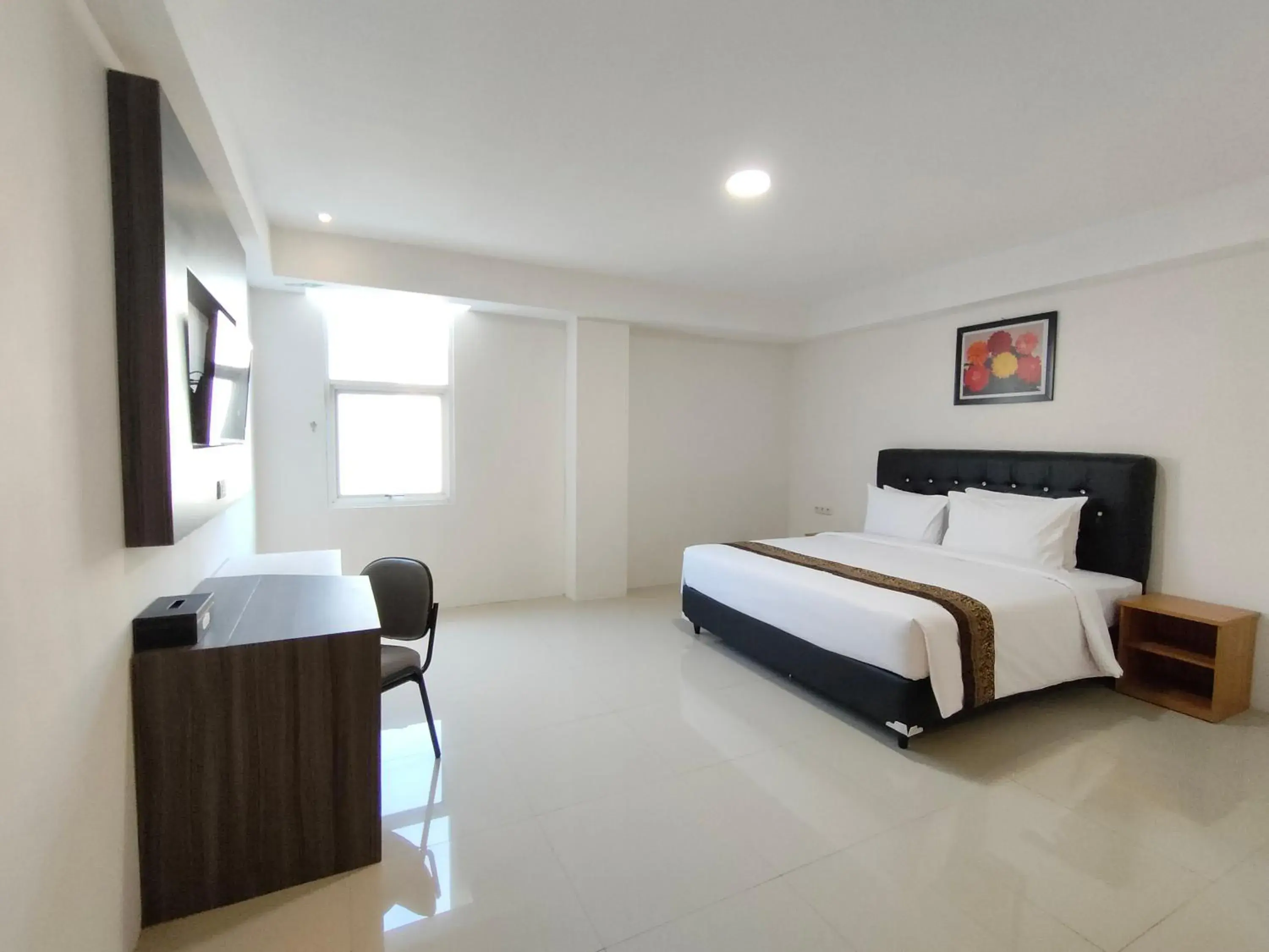 Superior King Room in Golden Ganesha Hotel Yogyakarta by Ecommerceloka Superior King Room in Golden Ganesha Hotel Yogyakarta by Ecommerceloka