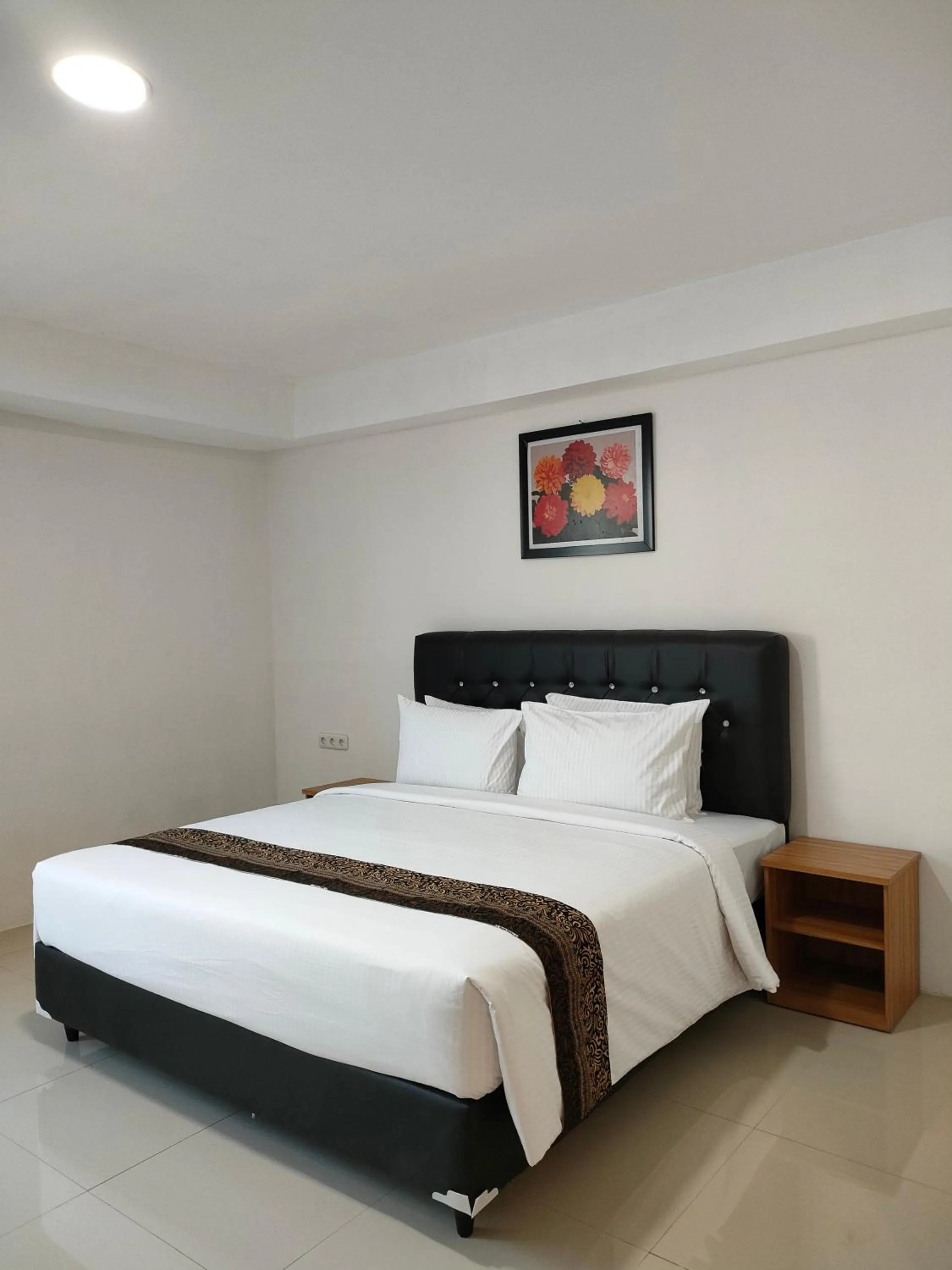 Bed in Golden Ganesha Hotel Yogyakarta by Ecommerceloka