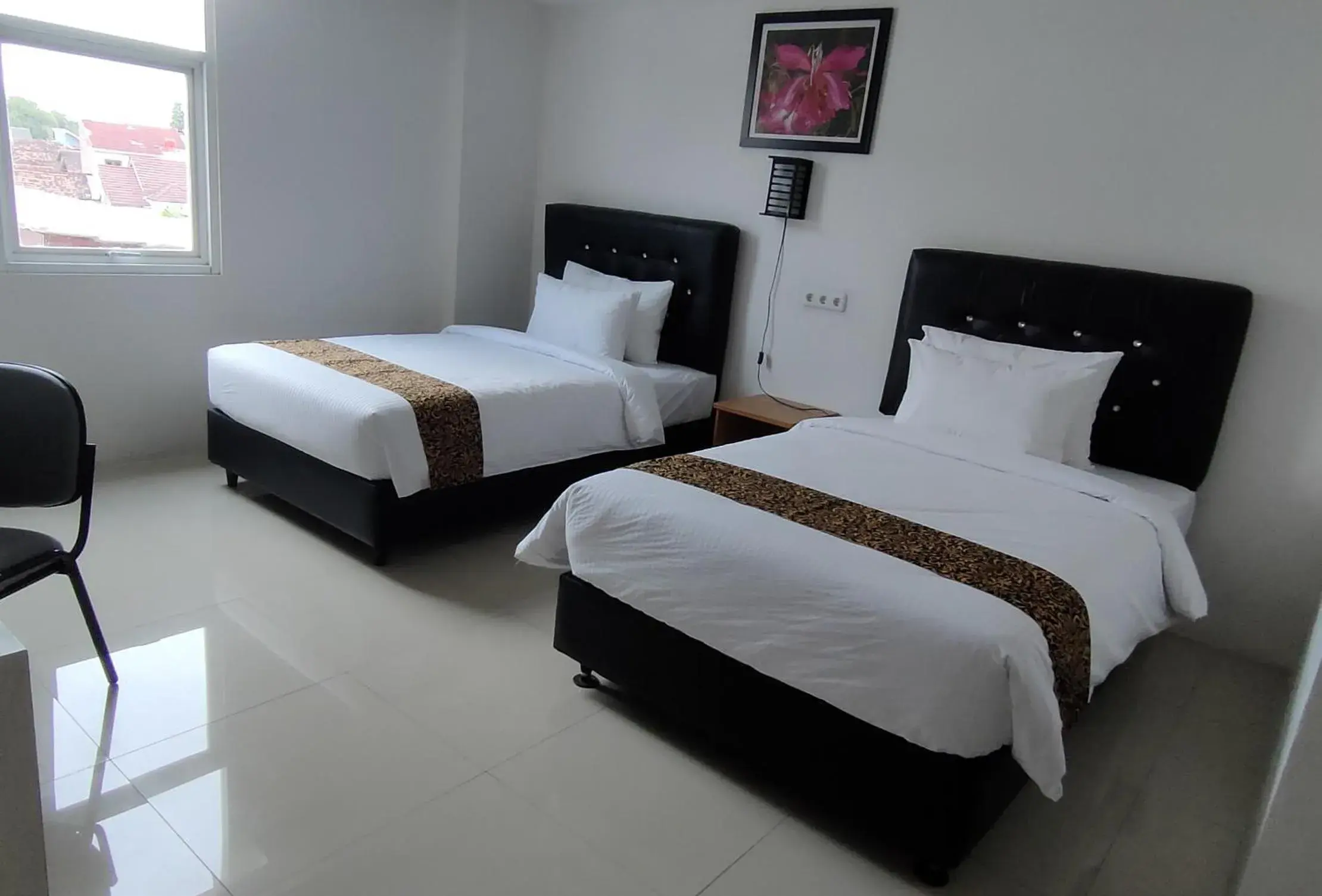 Superior Twin Room in Golden Ganesha Hotel Yogyakarta by Ecommerceloka Superior Twin Room in Golden Ganesha Hotel Yogyakarta by Ecommerceloka