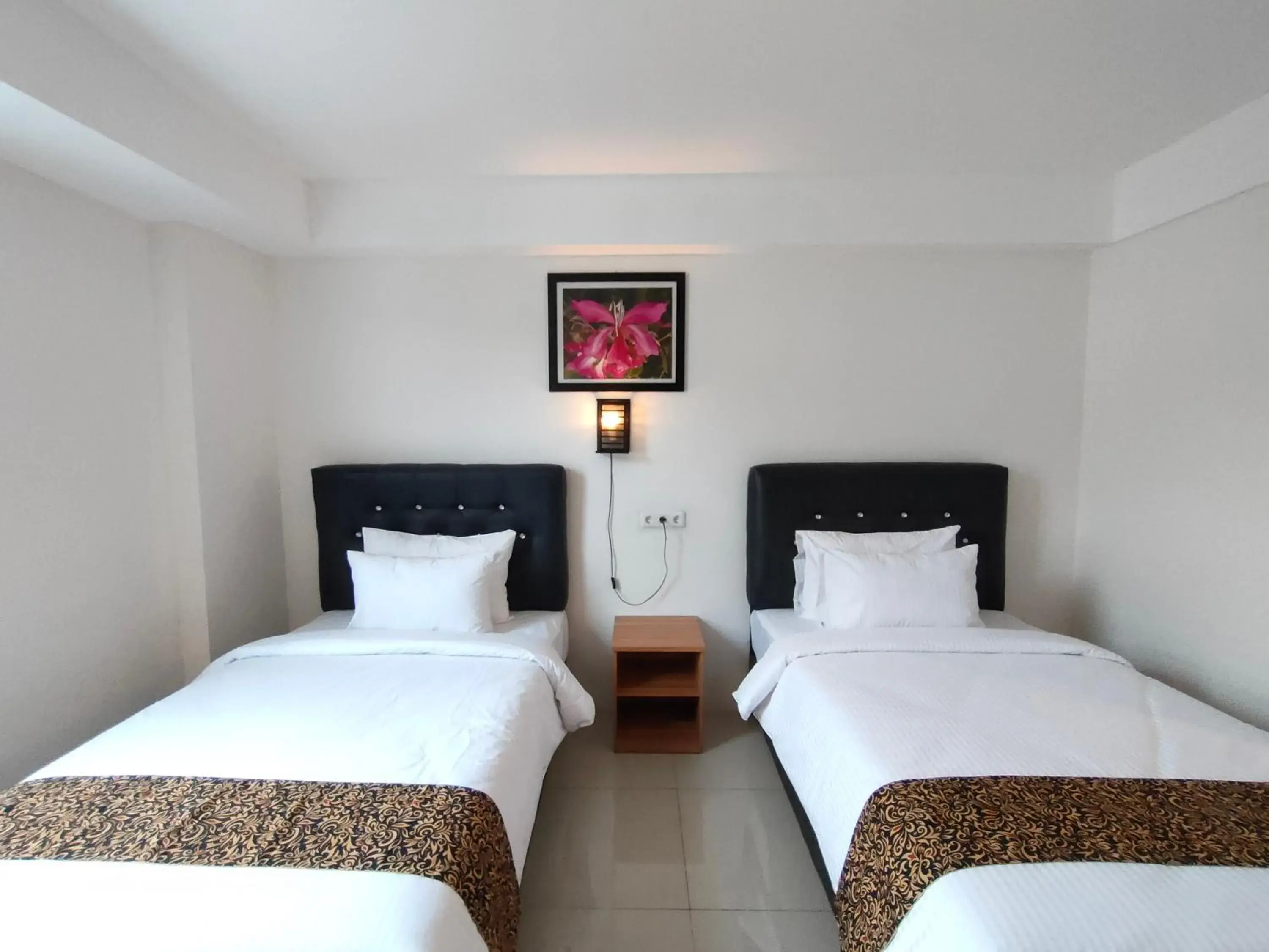 Superior Twin Room in Golden Ganesha Hotel Yogyakarta by Ecommerceloka Superior Twin Room in Golden Ganesha Hotel Yogyakarta by Ecommerceloka