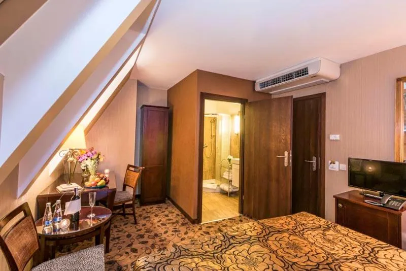 Bathroom, Bed in Great Polonia Kraków Kazimierz