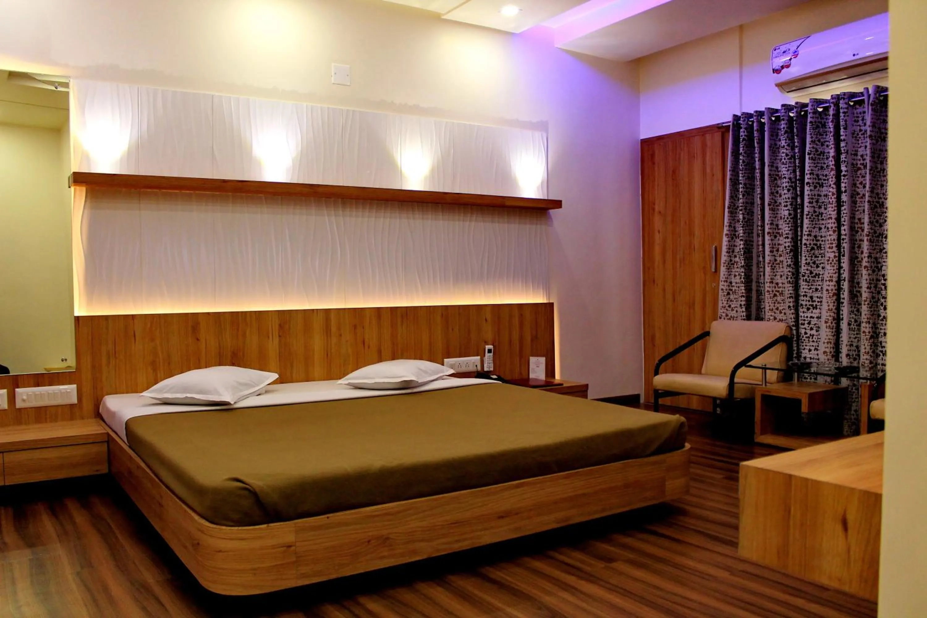 Photo of the whole room, Bed in Hotel Kuber
