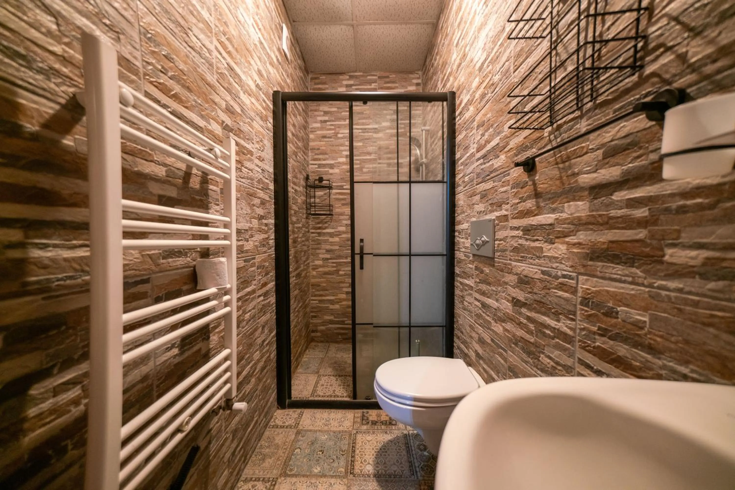 Shower in Azalea Terrace Cave Hotel