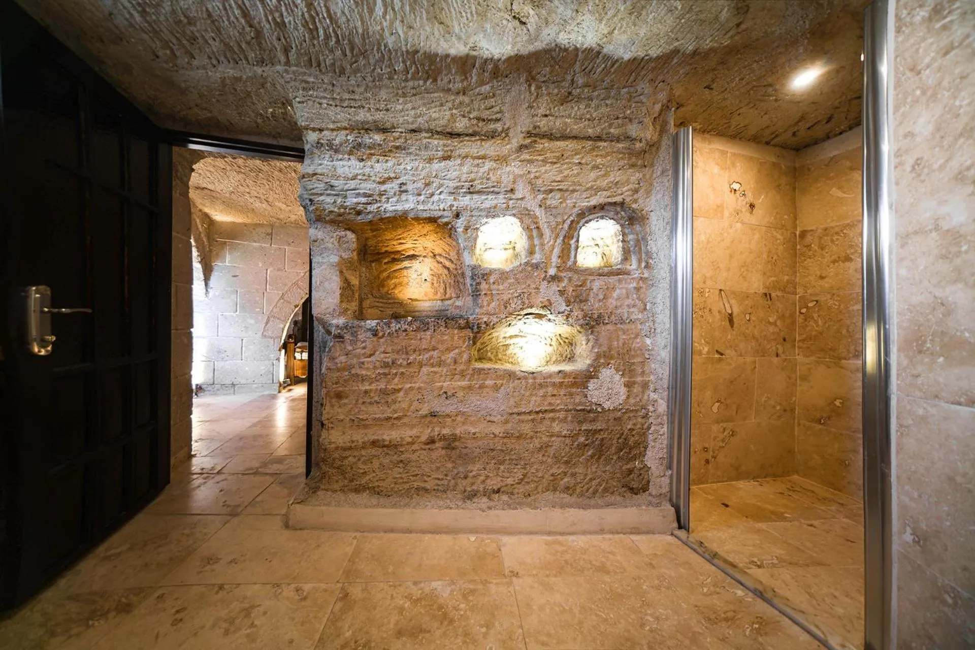 Shower in Azalea Terrace Cave Hotel