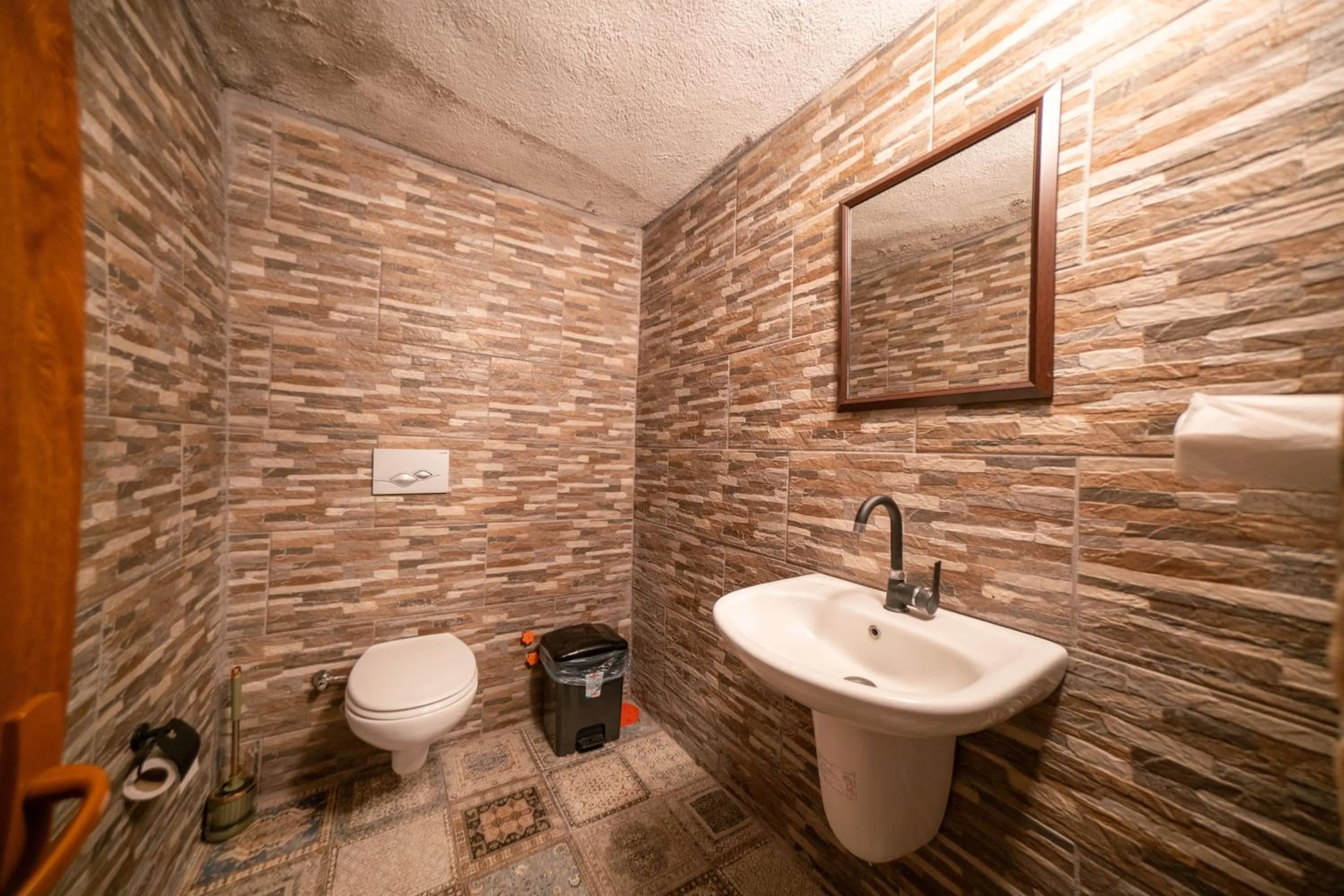 Toilet in Azalea Terrace Cave Hotel