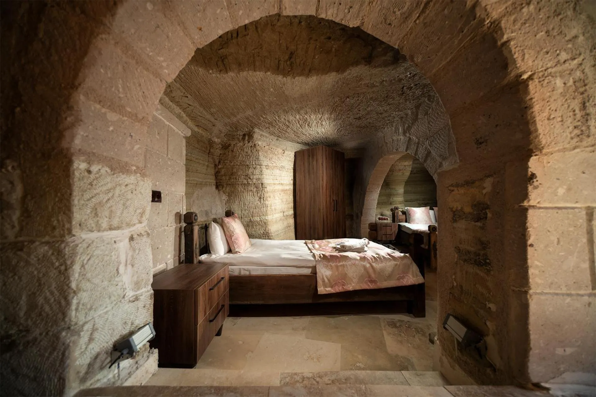 Bed in Azalea Terrace Cave Hotel