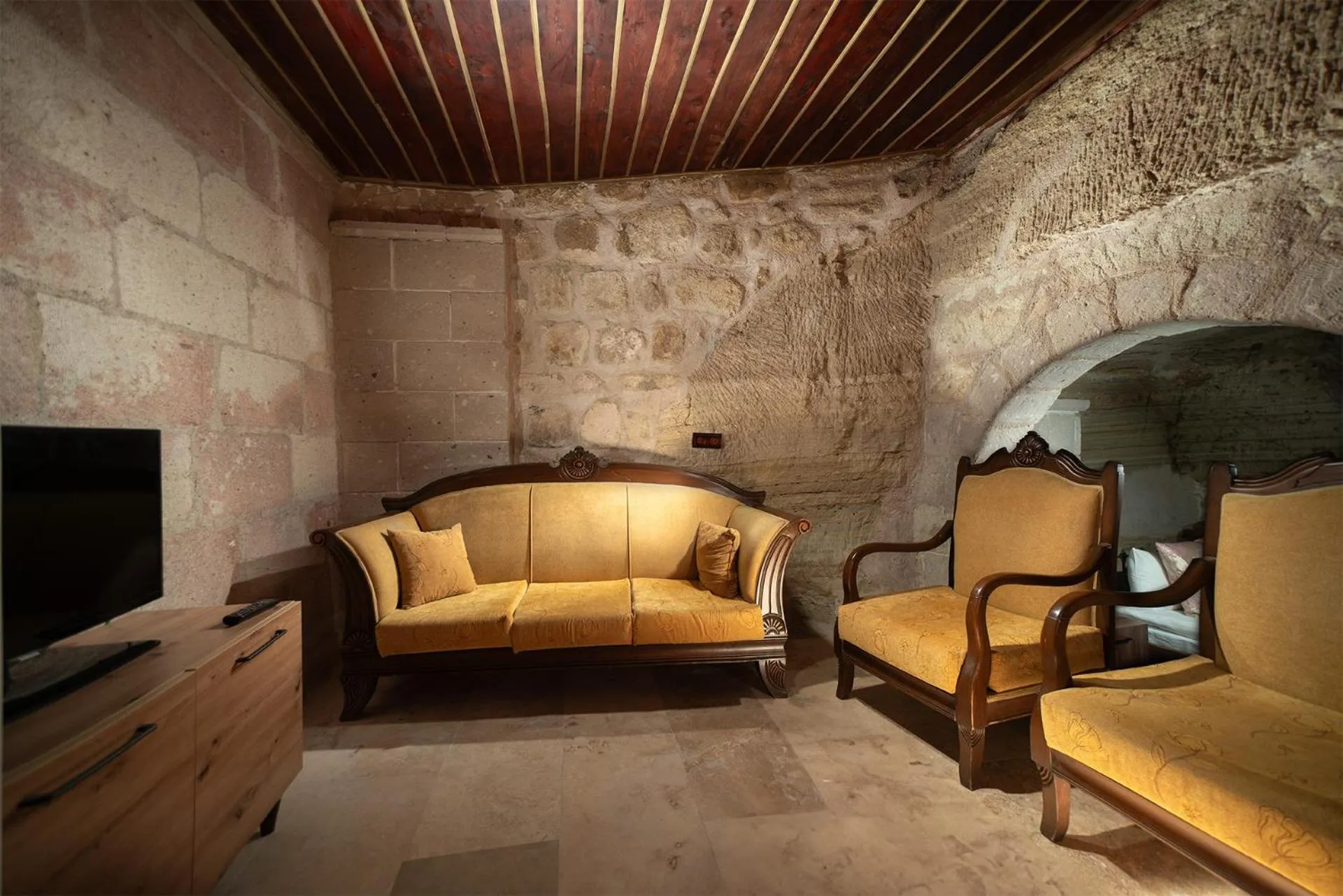 TV and multimedia in Azalea Terrace Cave Hotel