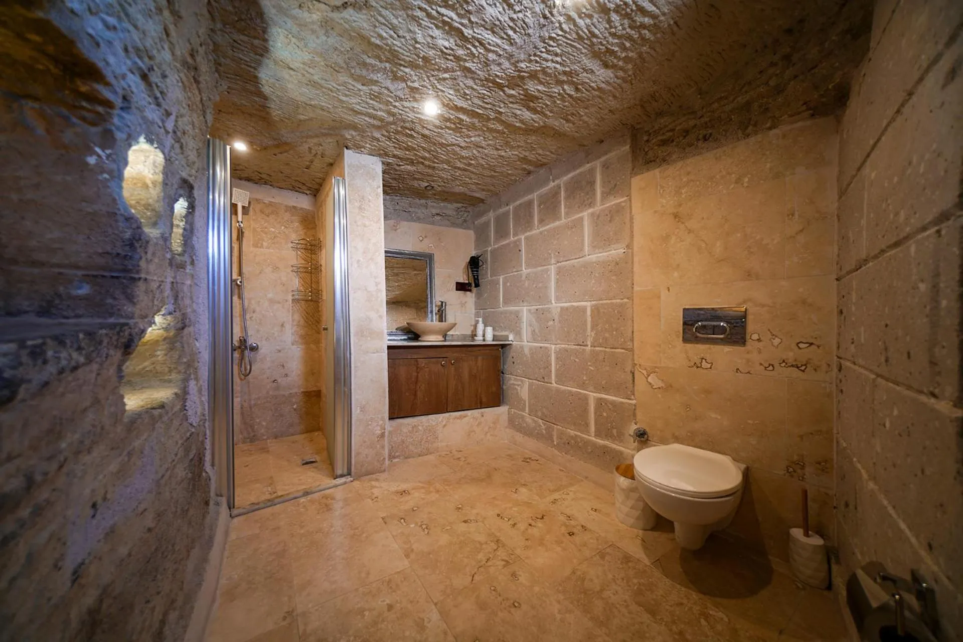 Shower in Azalea Terrace Cave Hotel