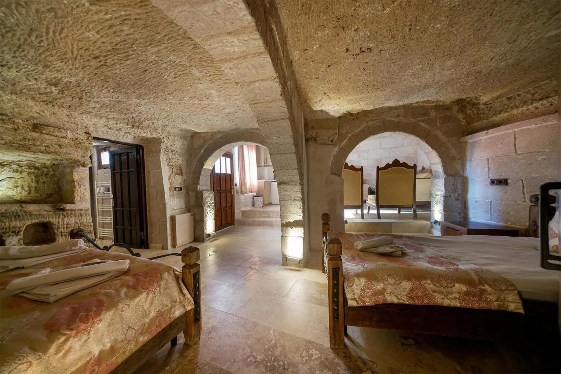 Bed in Azalea Terrace Cave Hotel