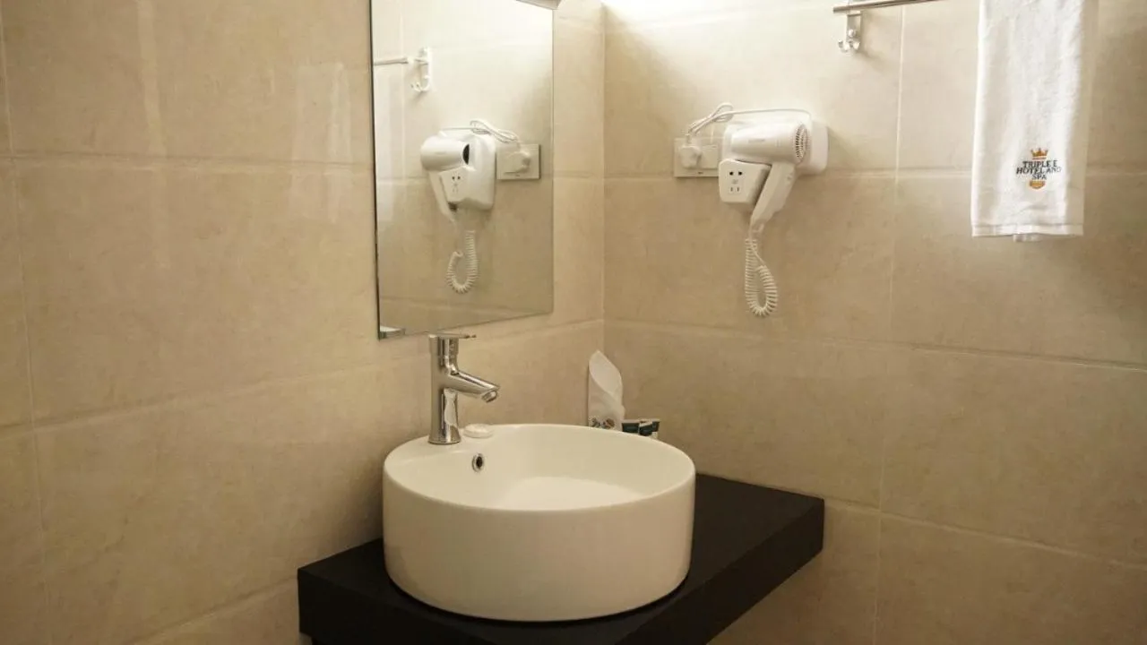 Bathroom in Triple E Hotel and Spa