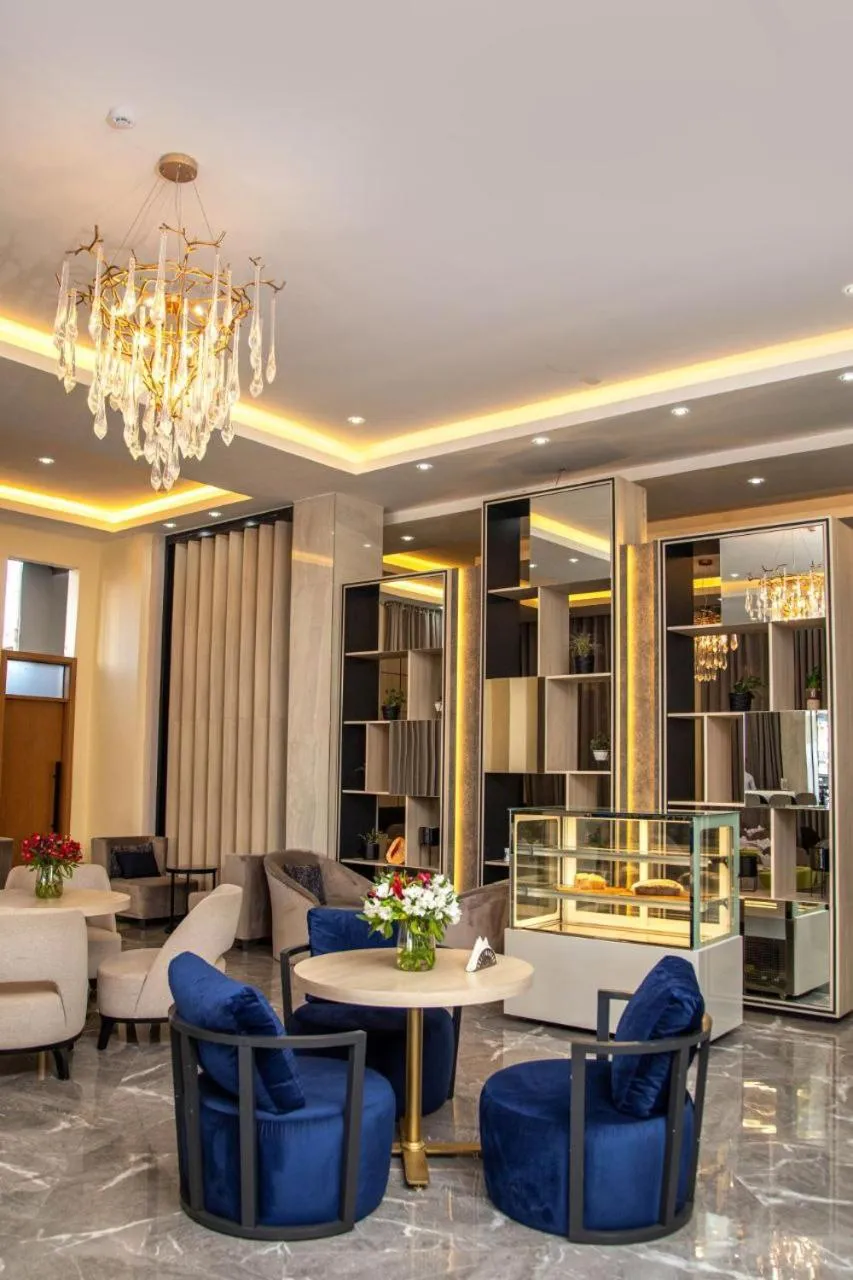 Restaurant/places to eat in Triple E Hotel and Spa