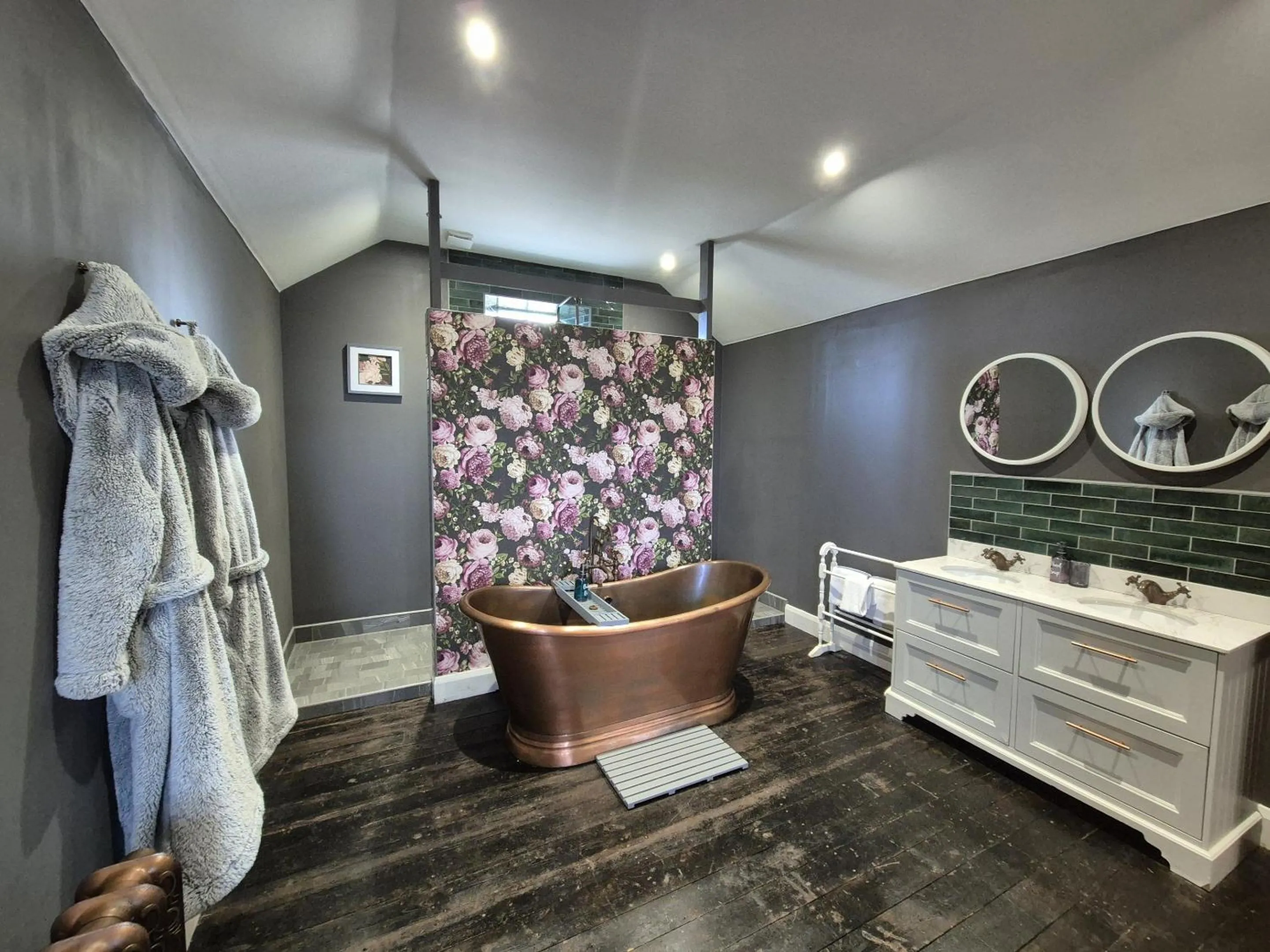 Bathroom in Squirrel Cottage