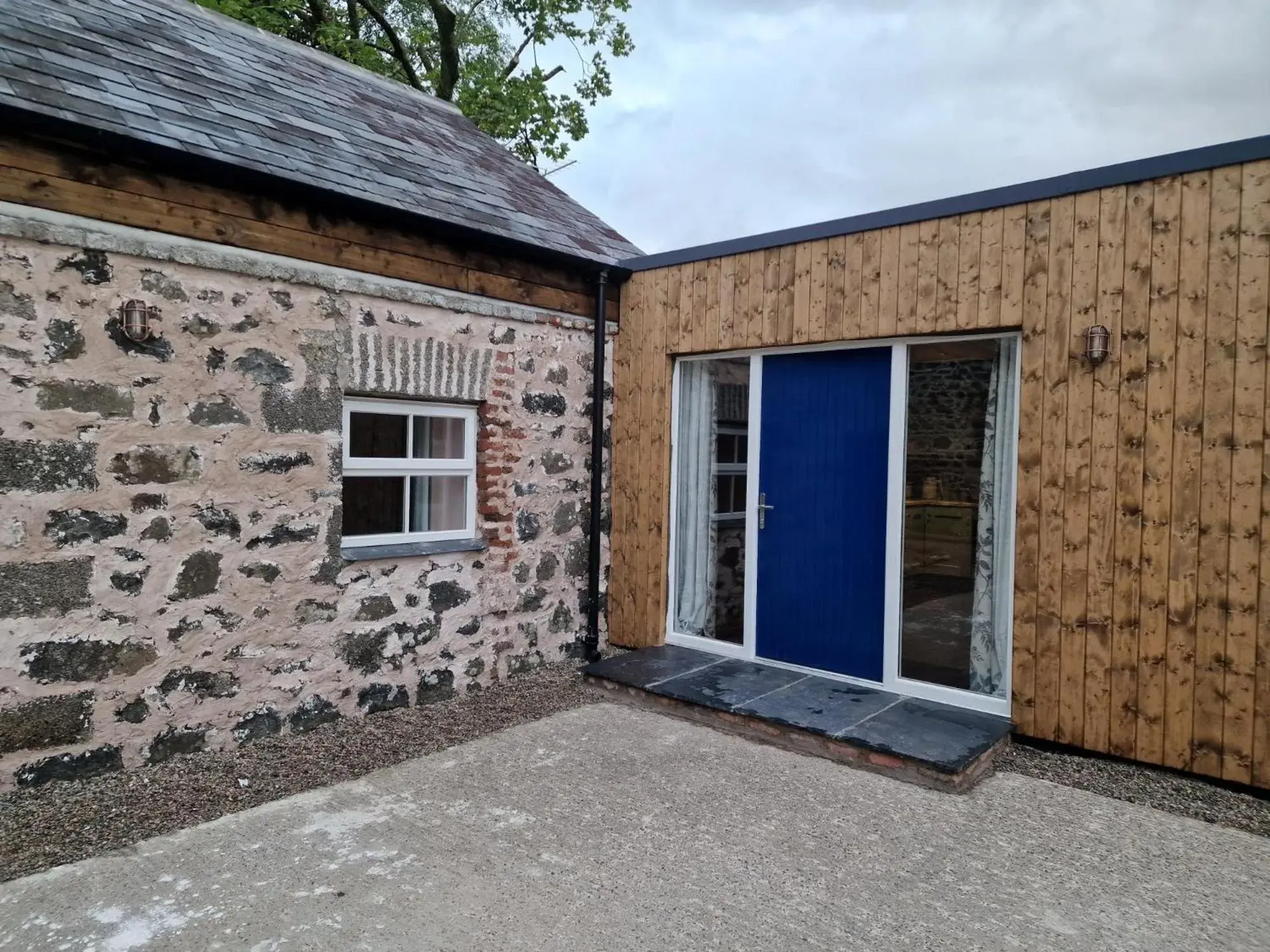 Property building in Squirrel Cottage Property building in Squirrel Cottage