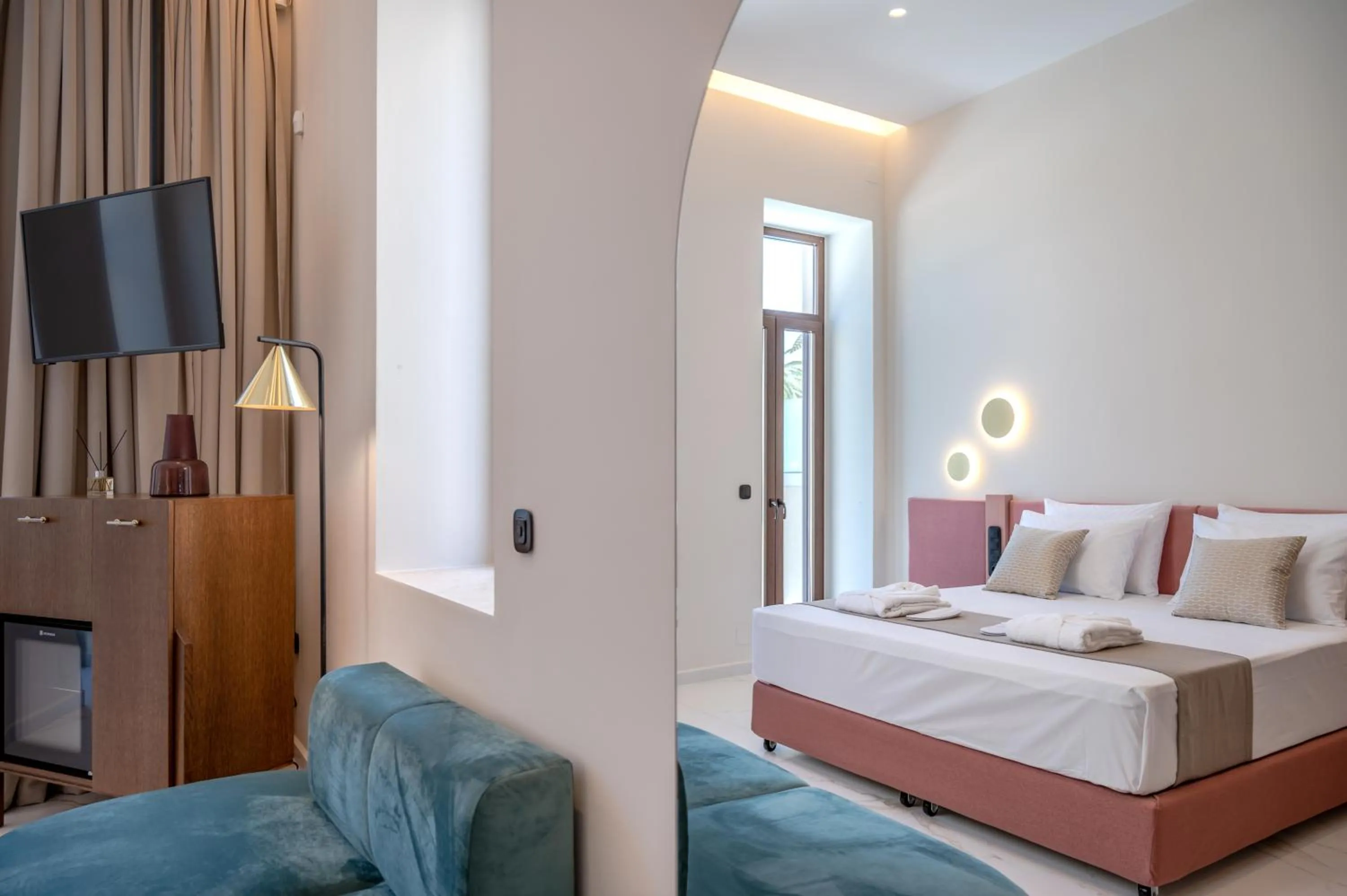 TV and multimedia, Bed in Omma Suites