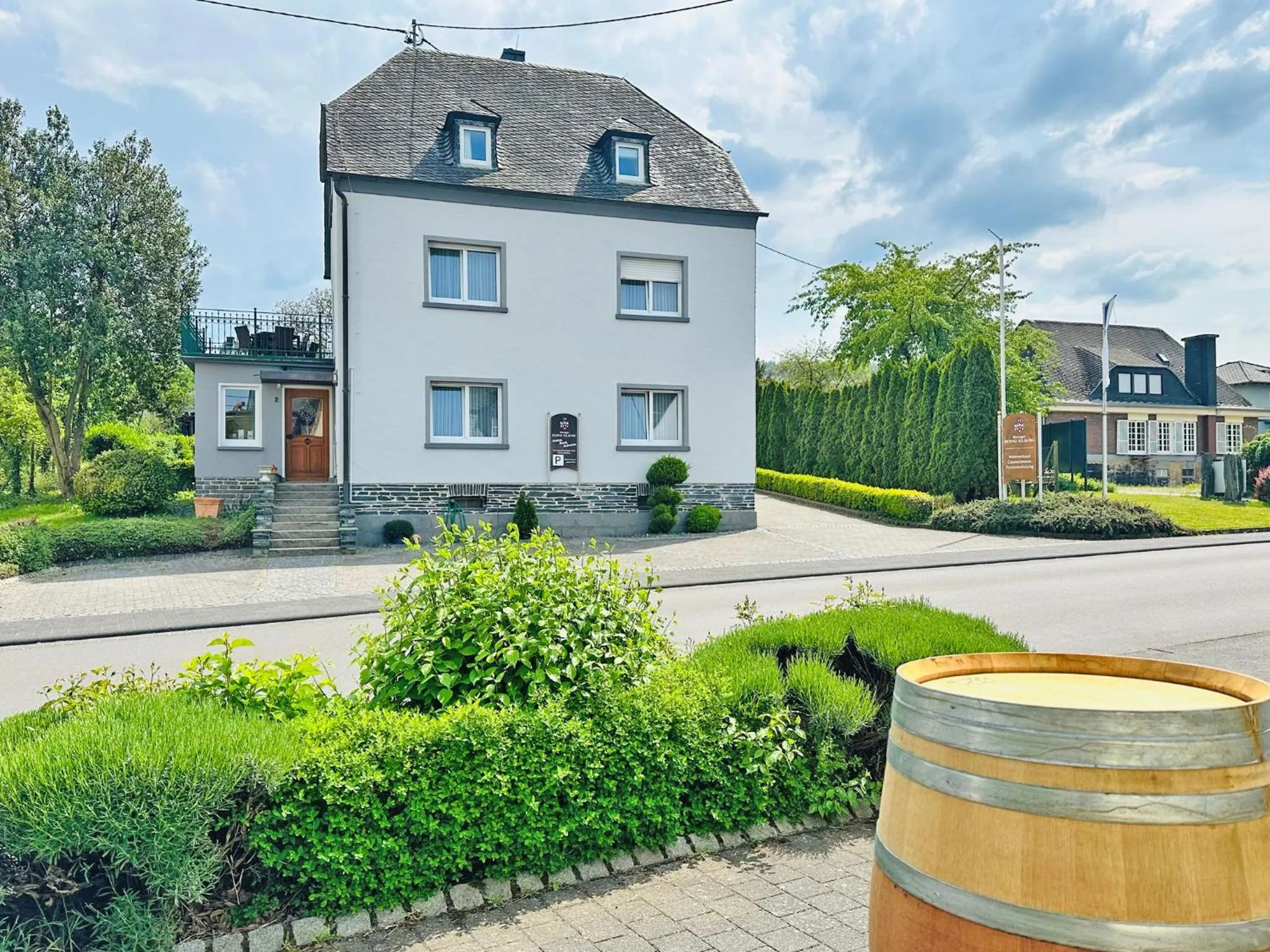 Property building in Ferienwohnungen Weingut Kilburg