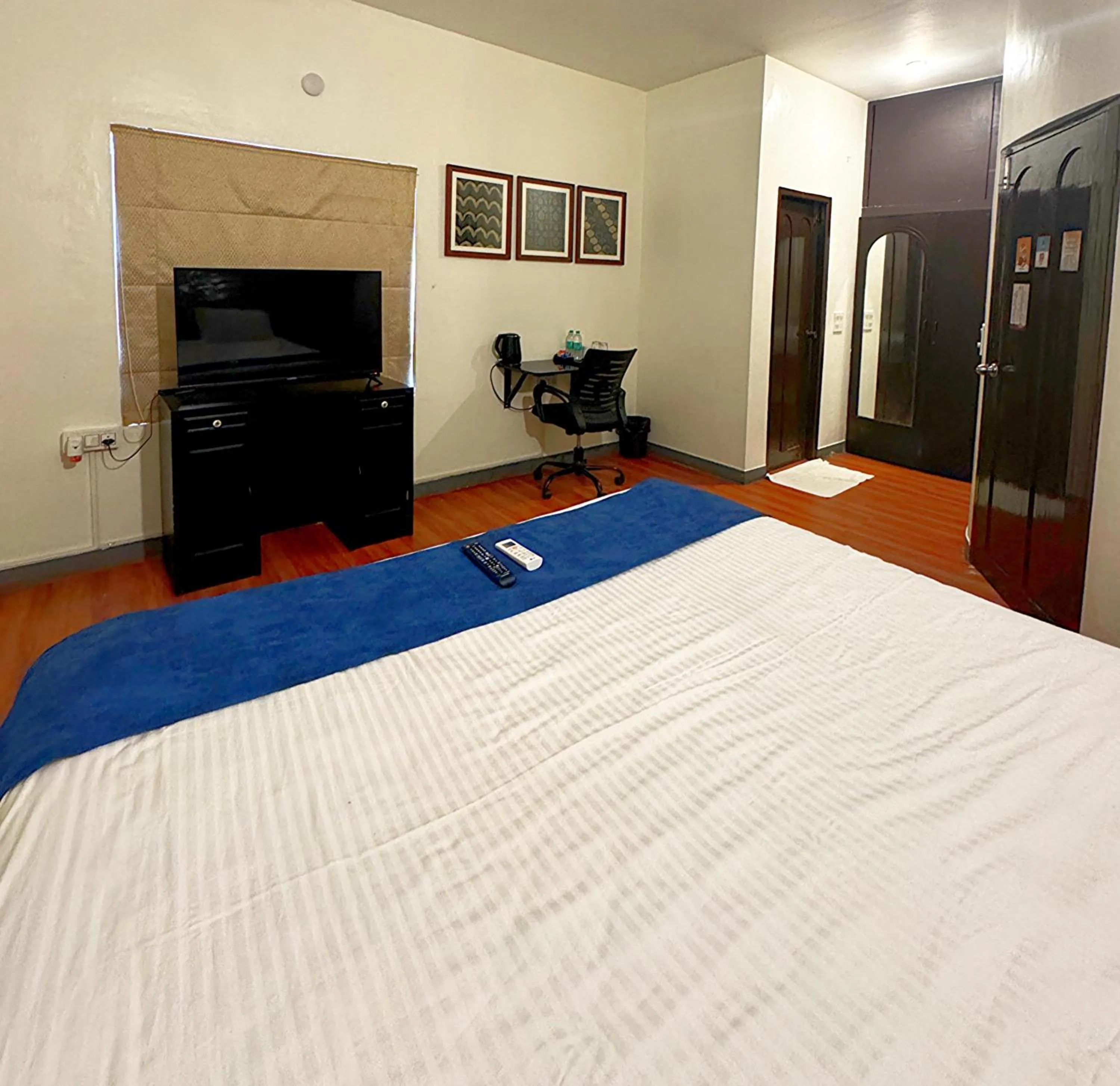 Bedroom, Bed in BRICK CASTLE