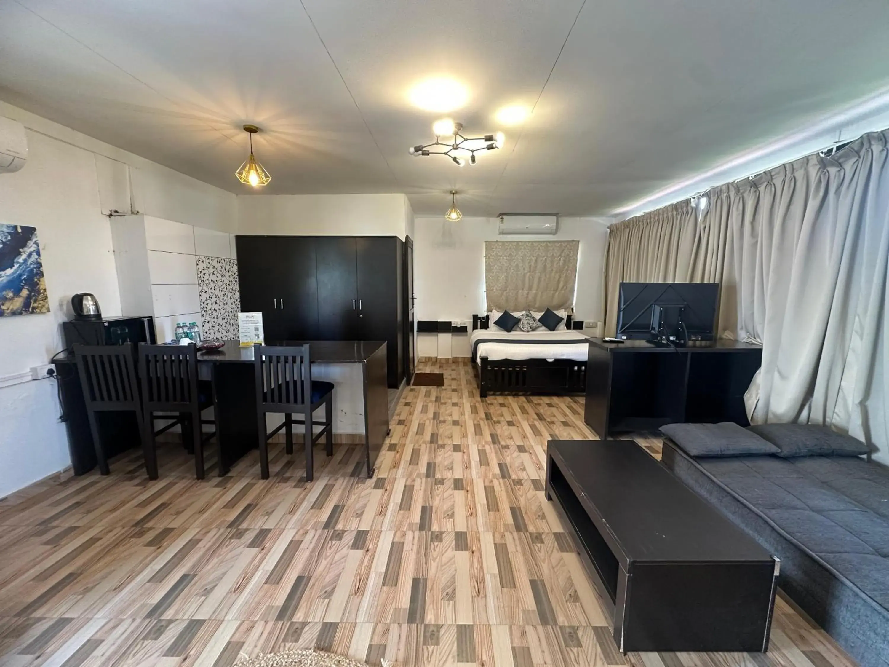 King Studio with Sofa Bed in BRICK CASTLE King Studio with Sofa Bed in BRICK CASTLE