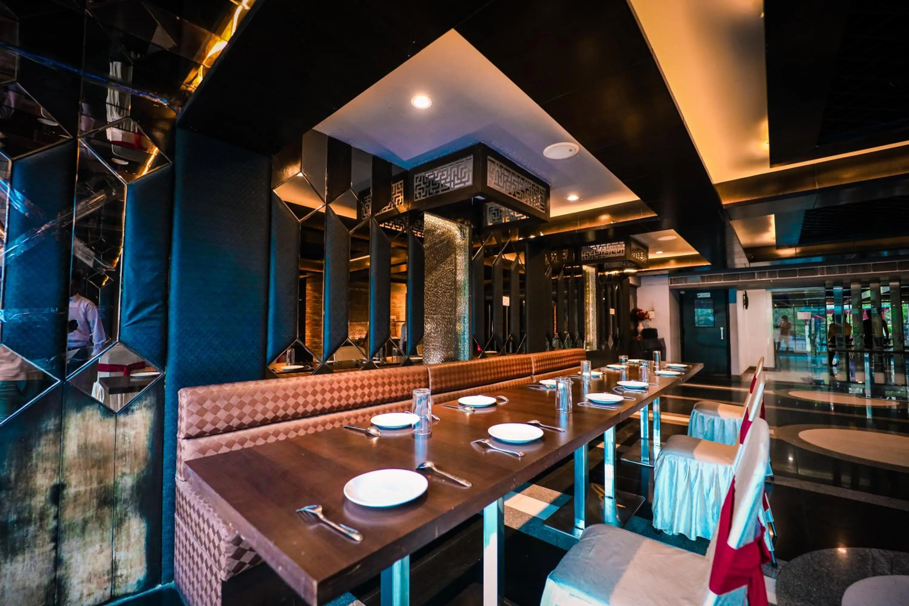 Restaurant/places to eat in HOMANSH GALAXY HOTEL