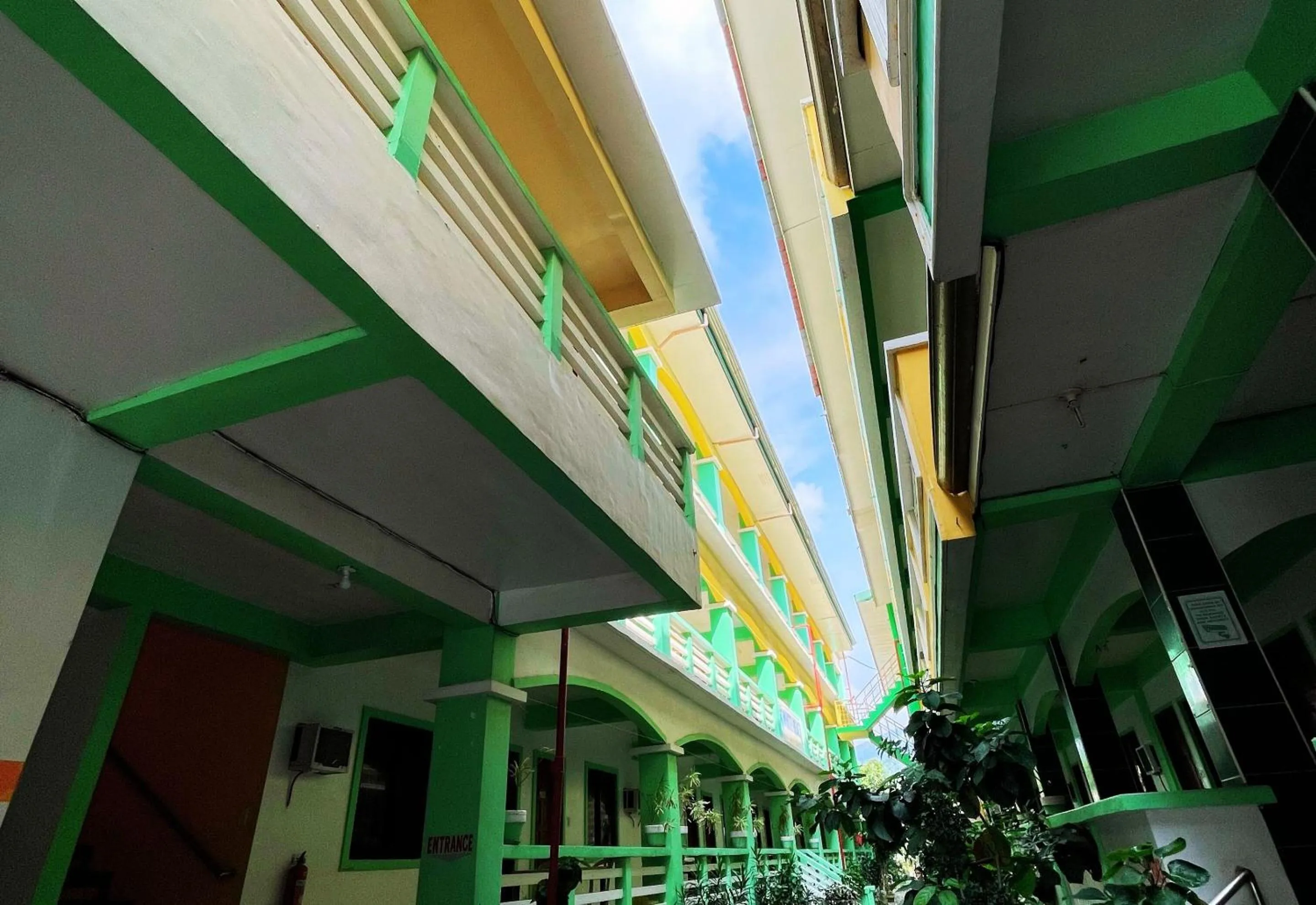 White Beach Hotel Puerto Galera powered by Cocotel