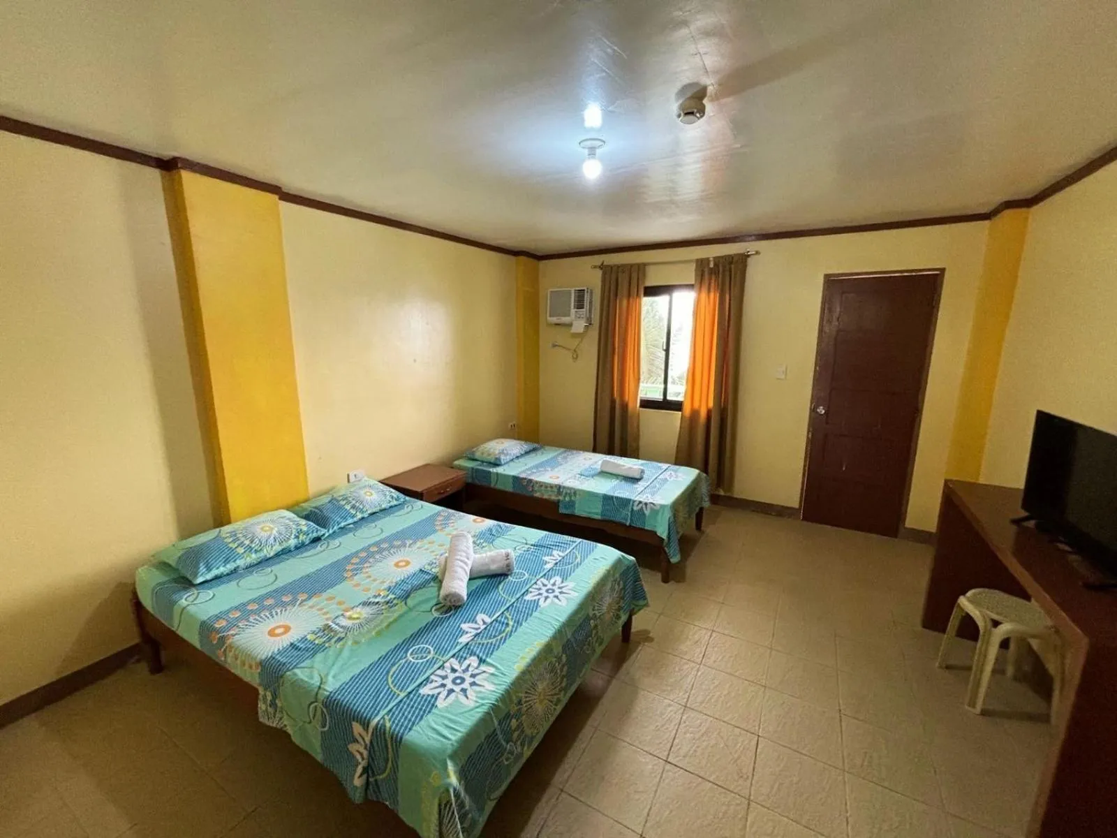 Bed in White Beach Hotel Puerto Galera powered by Cocotel