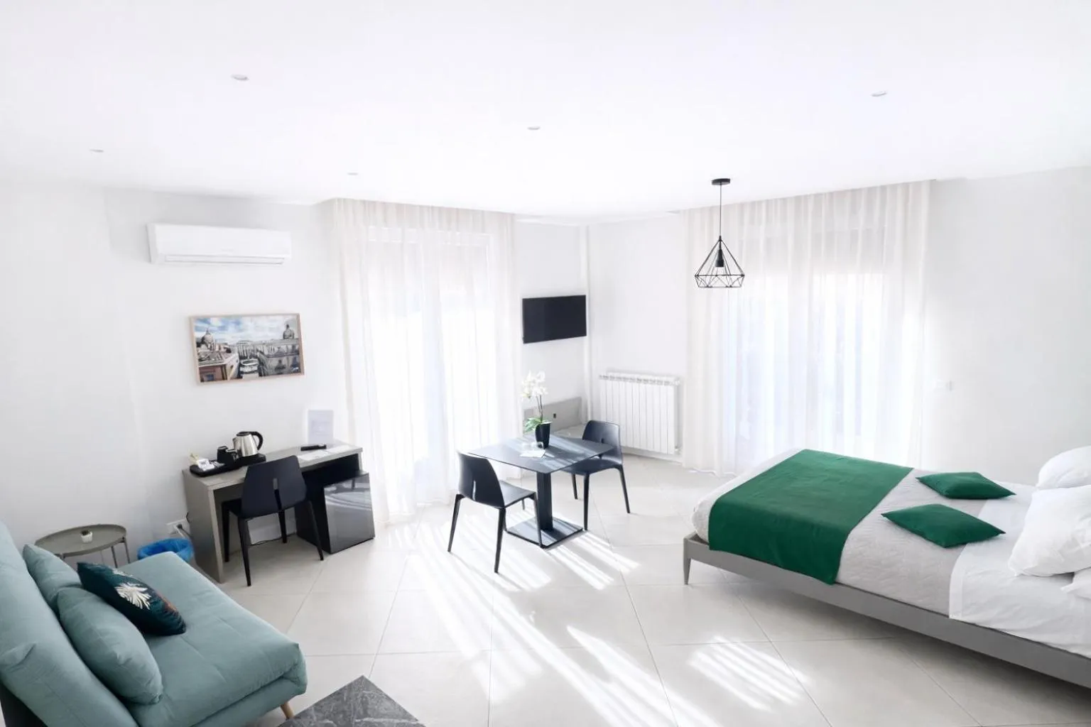 Bedroom, Bed in Maqueda Suites