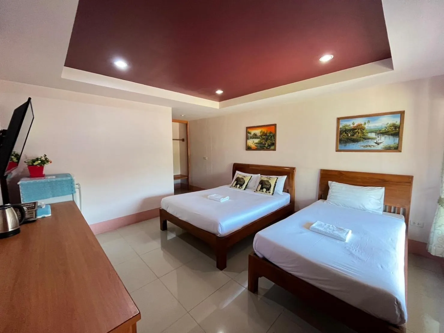 Photo of the whole room, Bed in Happy in Pai