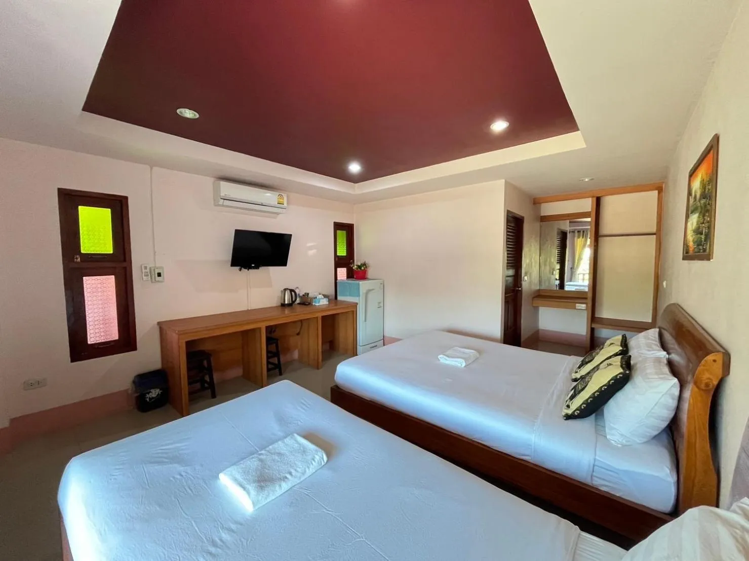 Photo of the whole room, Bed in Happy in Pai