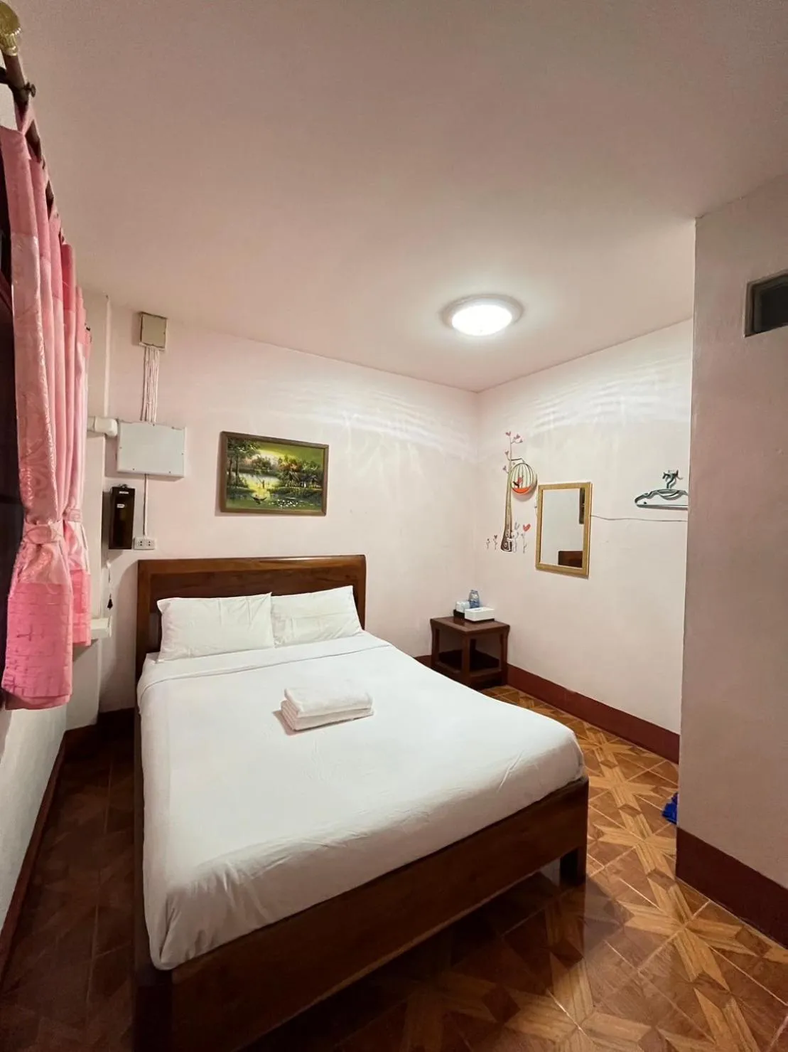 Photo of the whole room, Bed in Happy in Pai