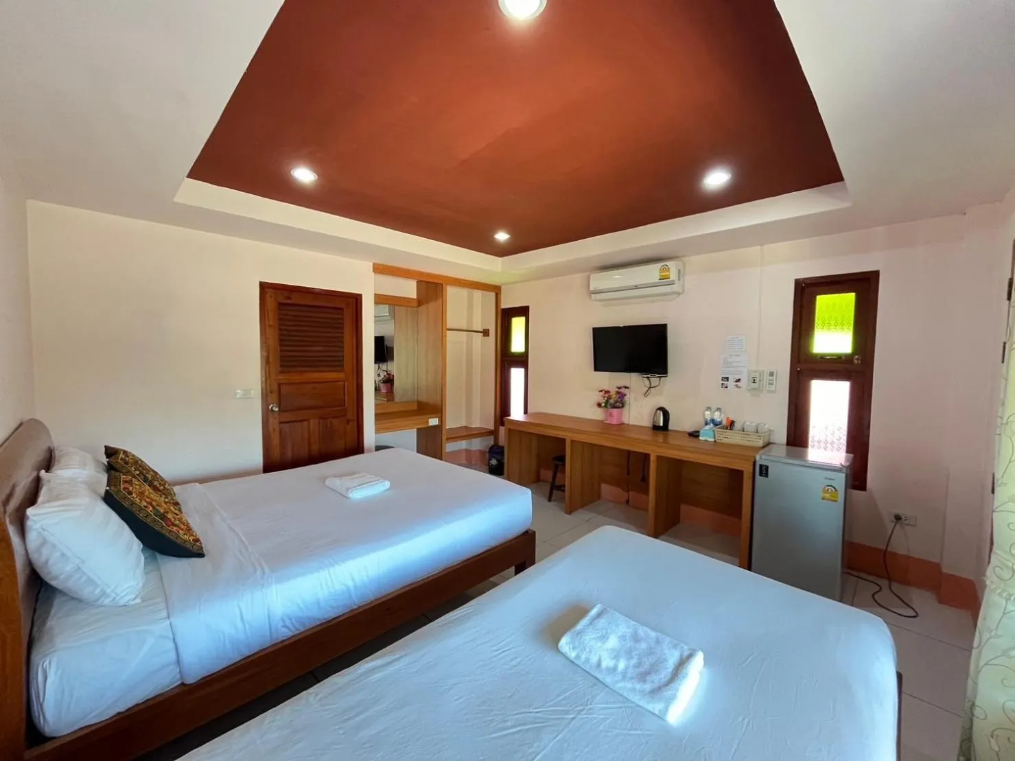 Photo of the whole room, Bed in Happy in Pai