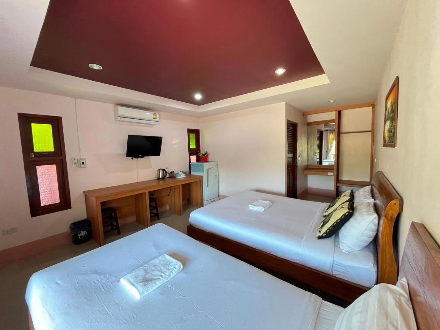 Photo of the whole room, Bed in Happy in Pai
