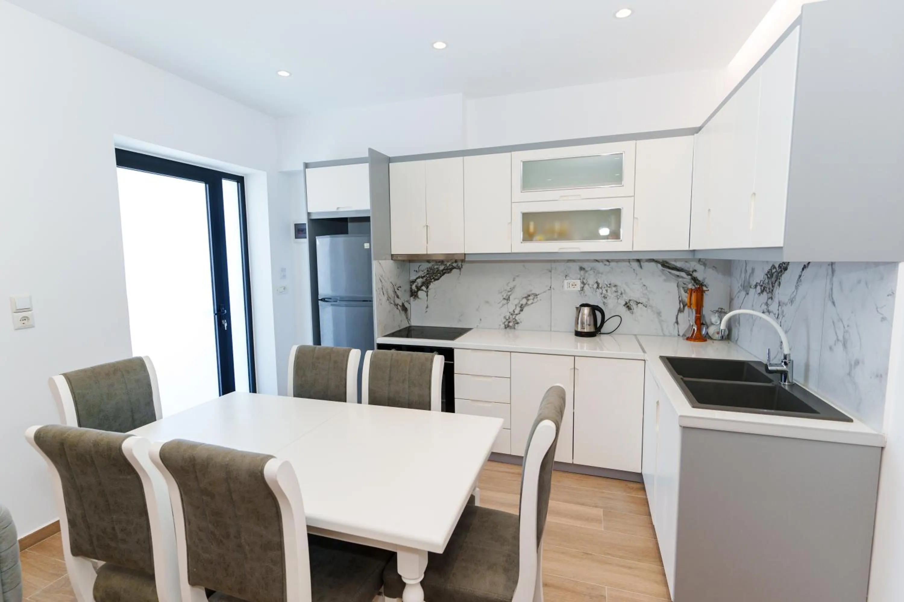 Kitchen or kitchenette in Belmond Hotel